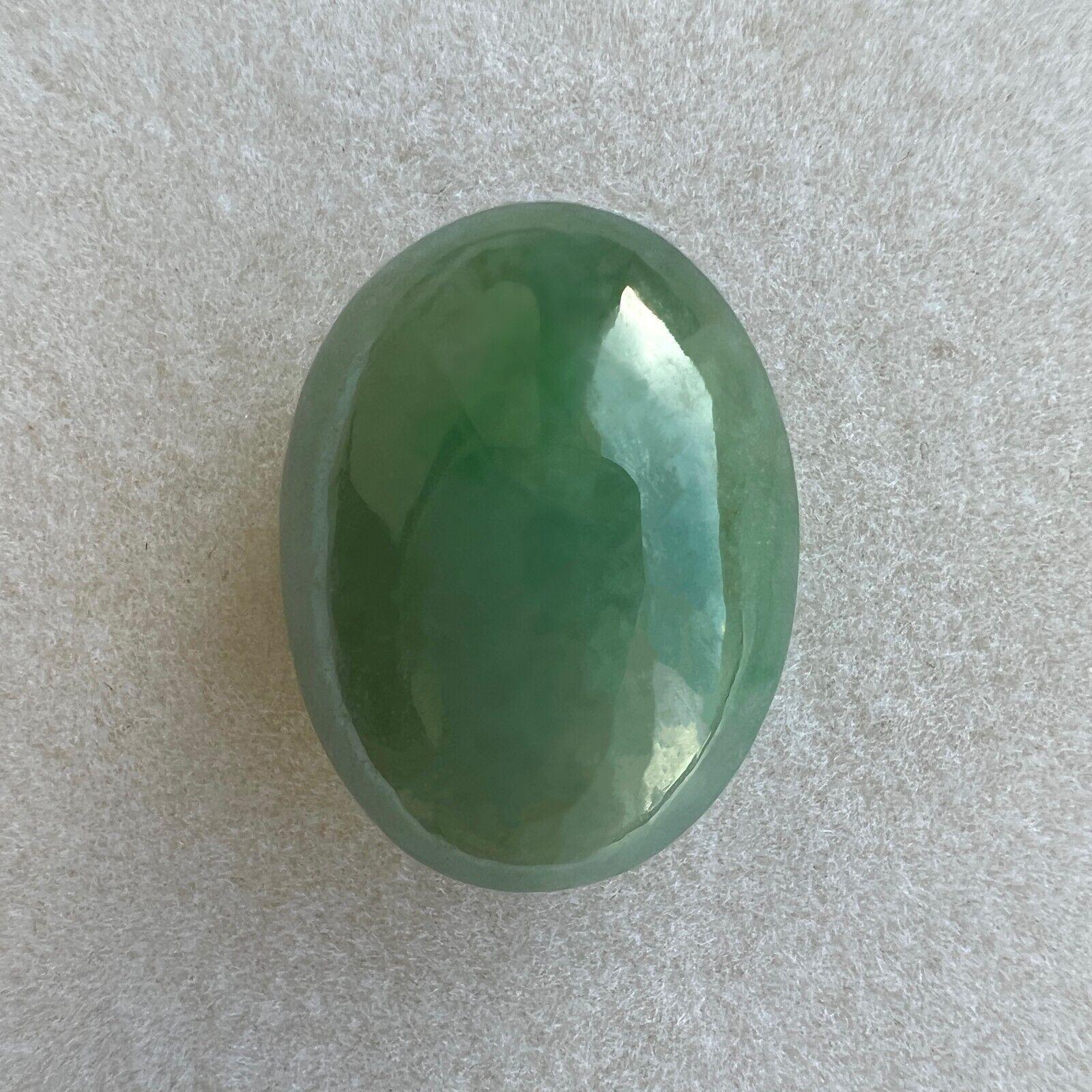 Taille ovale Énorme 17.57Ct GIA Certified Green Jade Jade 'A' Grade Oval Cabochon Rare Gem en vente