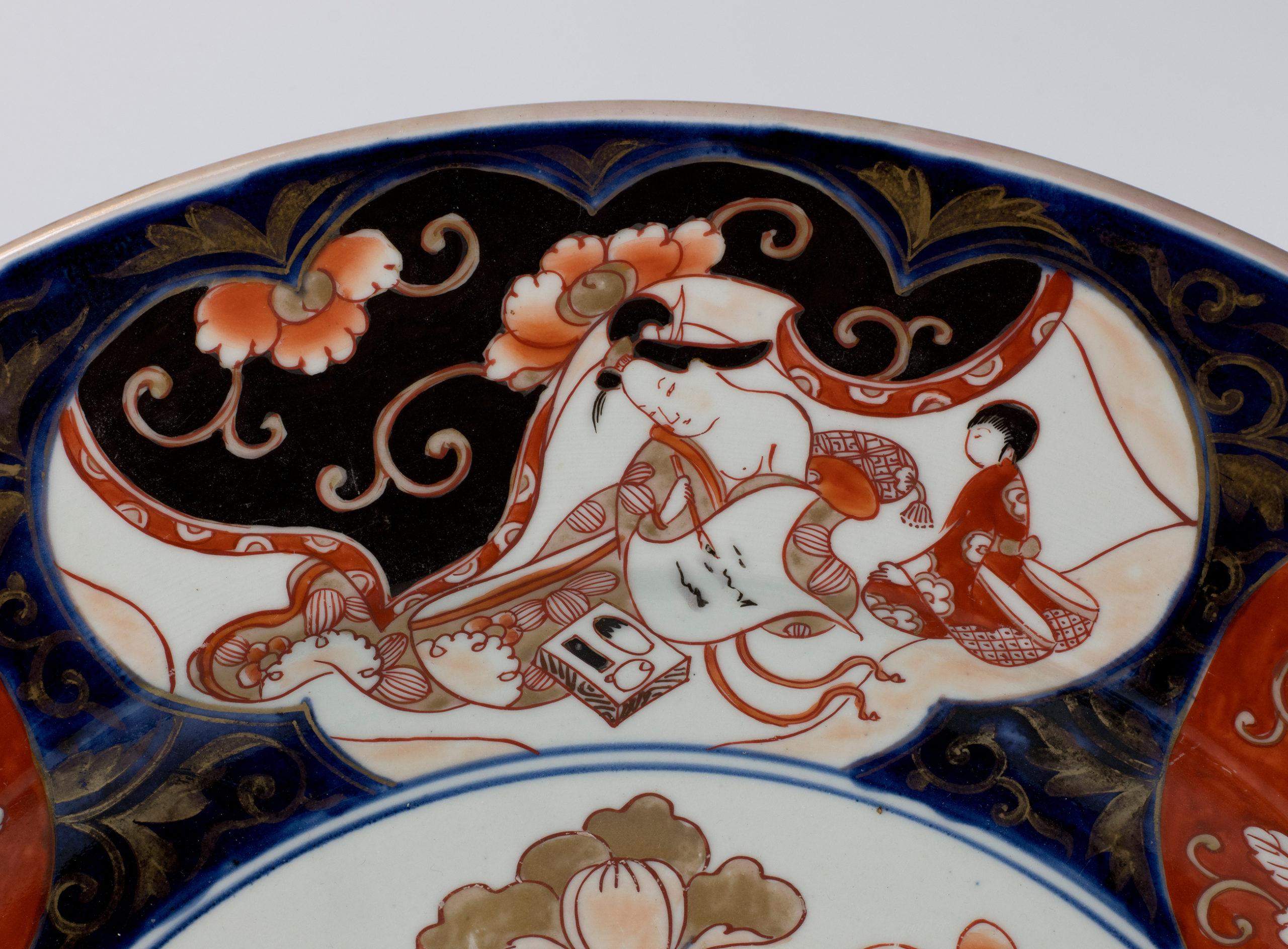 As part of our Japanese works of art collection we are delighted to offer this outstanding condition Edo Period 1612-1868, circa 1700, very large Imari palette charger manufactured at the Arita kilns in the late 17th early 18th century during the