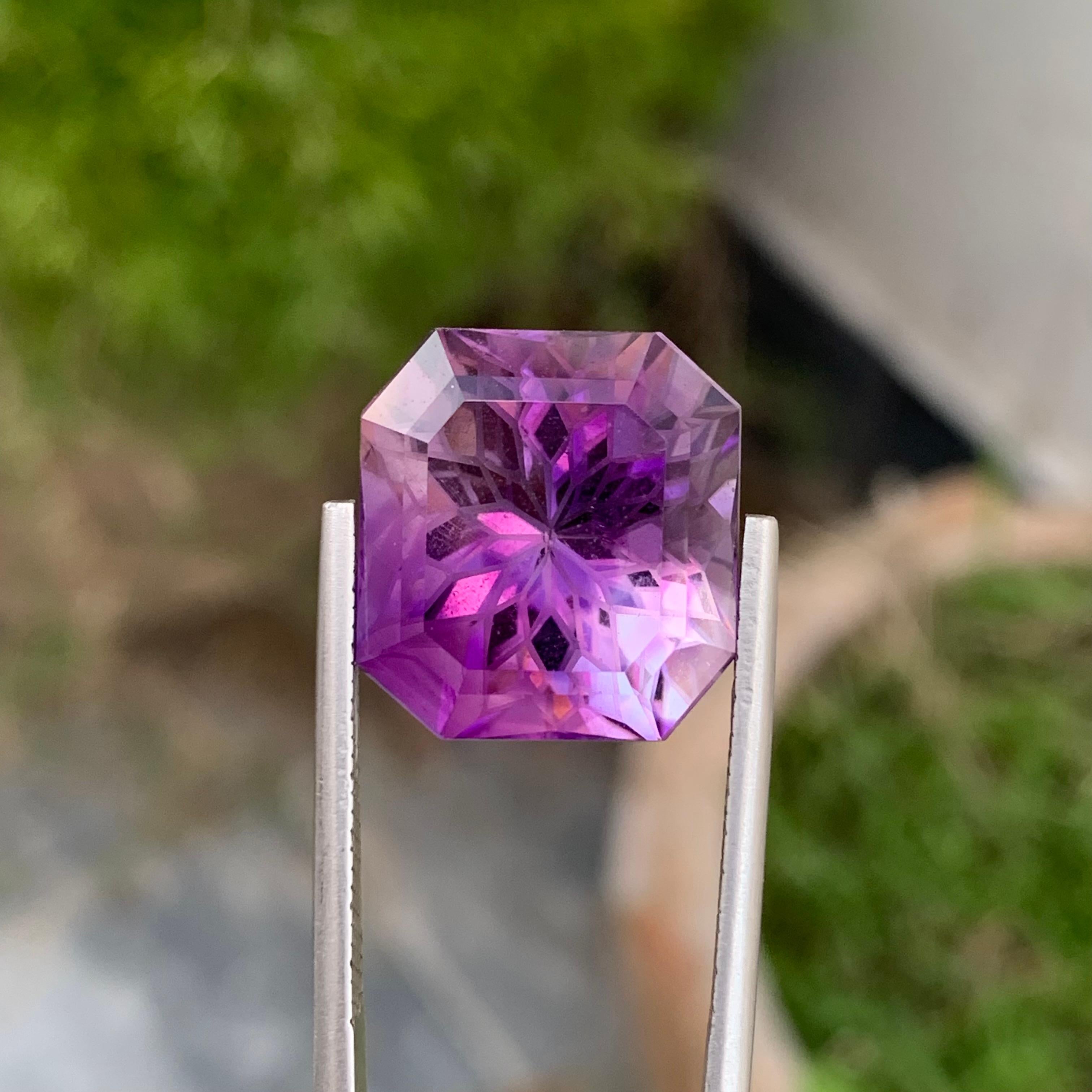 Huge 18.60 Carat Natural Loose Amethyst Flower Cut Gem For Necklace  In New Condition For Sale In Peshawar, PK