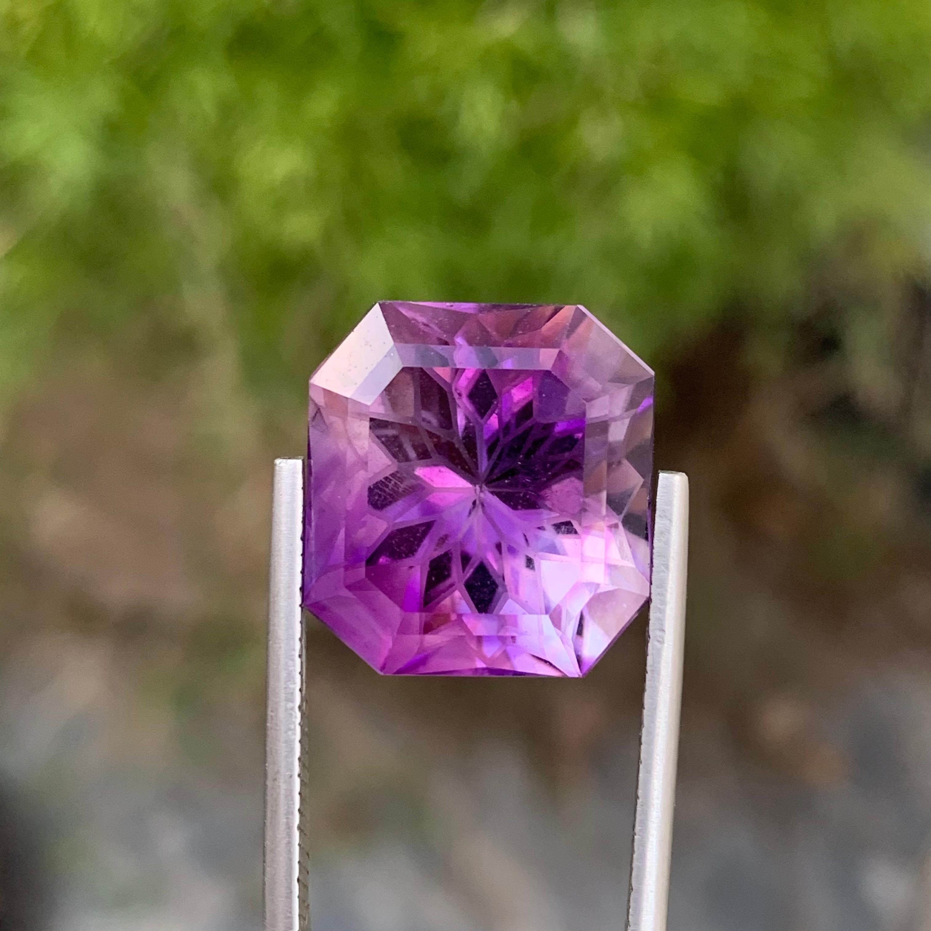 Enorme gemma sfusa di ametista naturale da 18,60 carati con taglio a fiore per collana in vendita 2