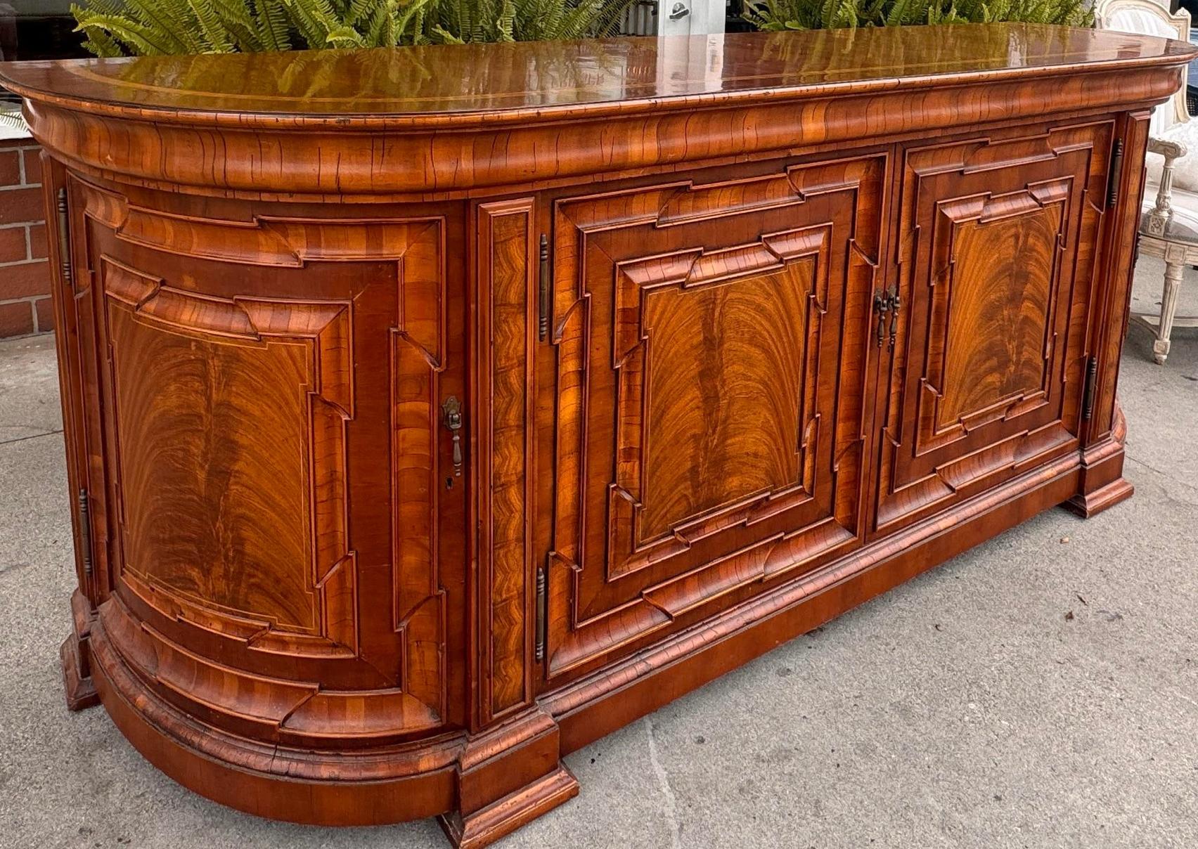 XXIe siècle et contemporain Grande crédence Alfonso Marina Ebanista de style 18ème siècle San Migel en vente