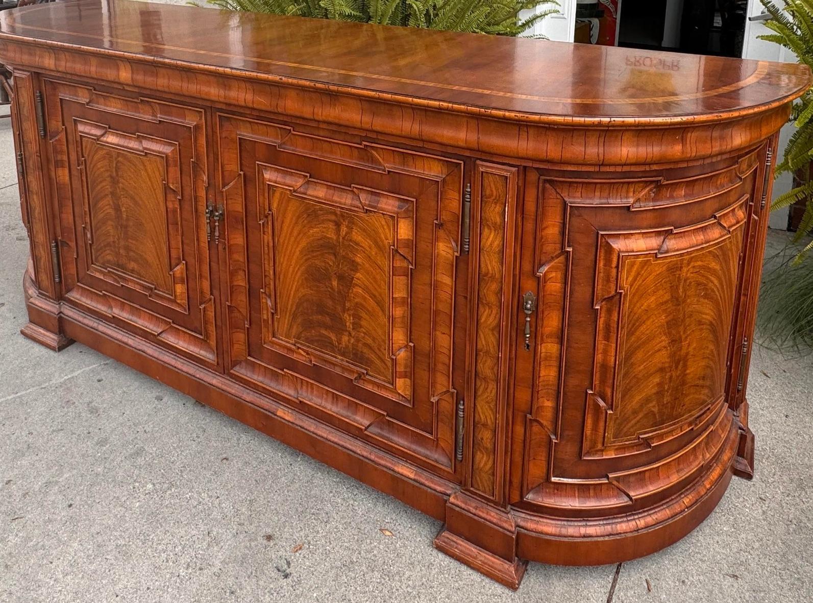 Bois Grande crédence Alfonso Marina Ebanista de style 18ème siècle San Migel en vente