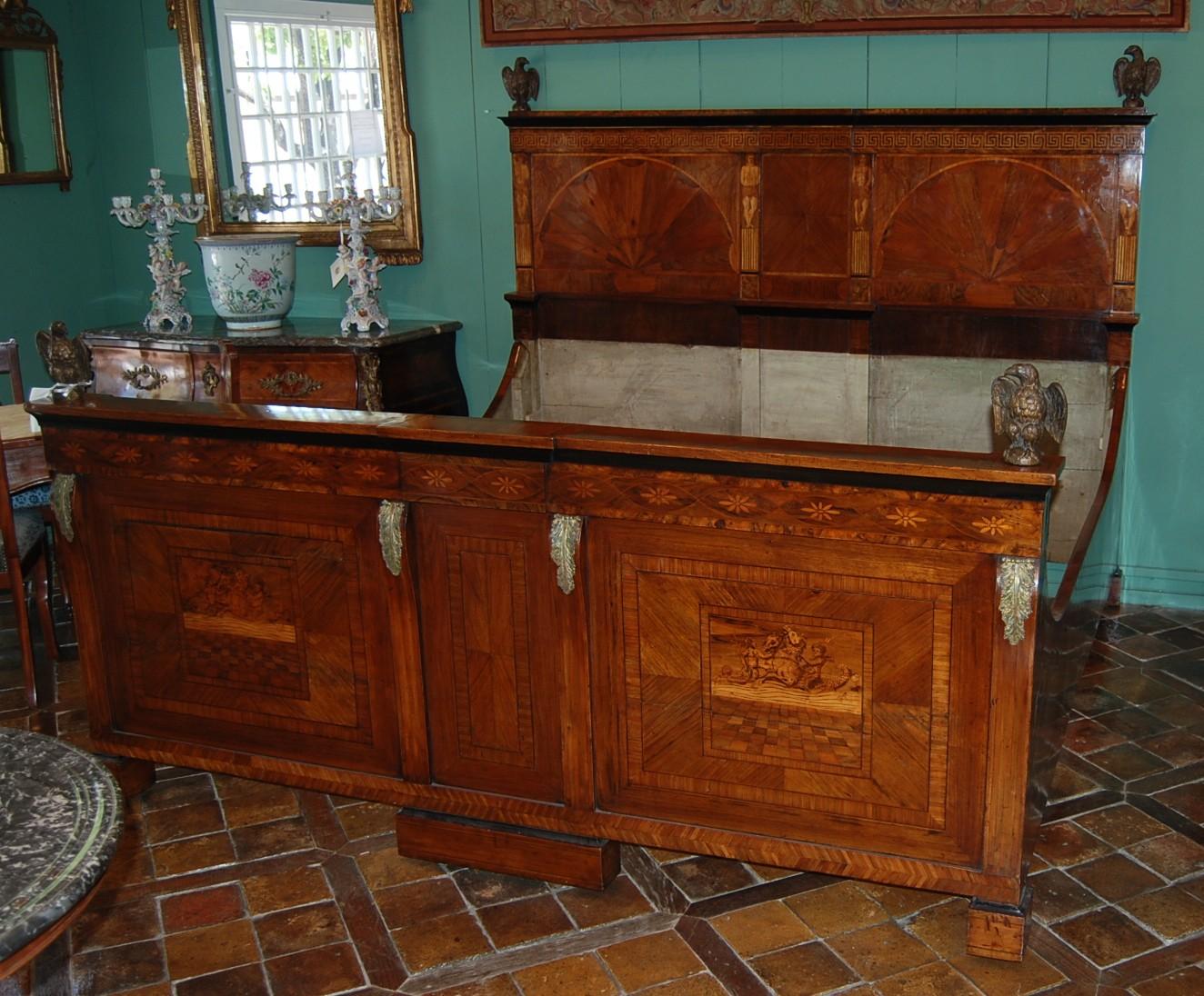 Huge 18th C. Venetian Larger Then California King Bed Crest Finials Panel Board en vente 3