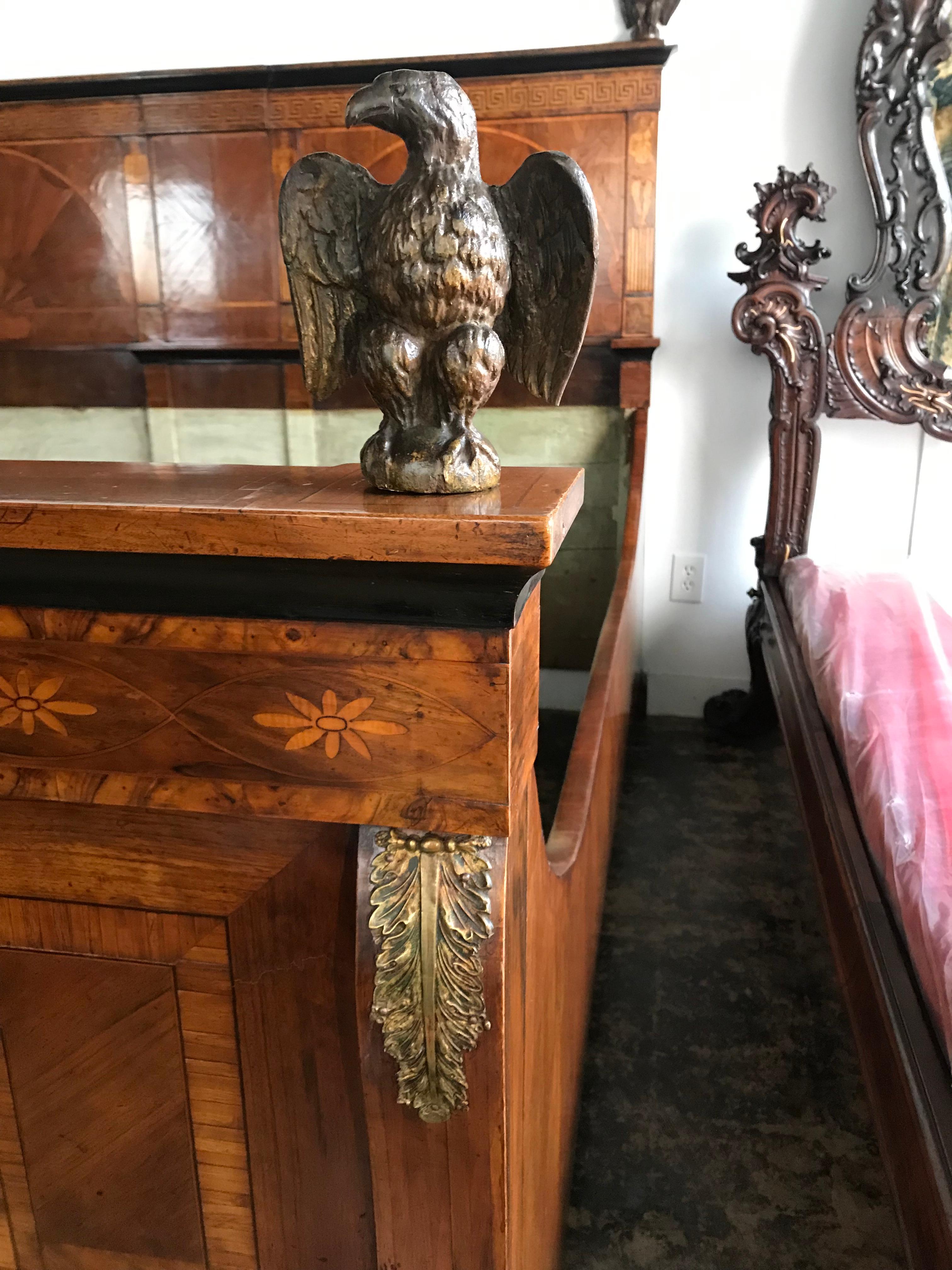 Huge 18th C. Venetian Larger Then California King Bed Crest Finials Panel Board Bon état - En vente à West Hollywood, CA