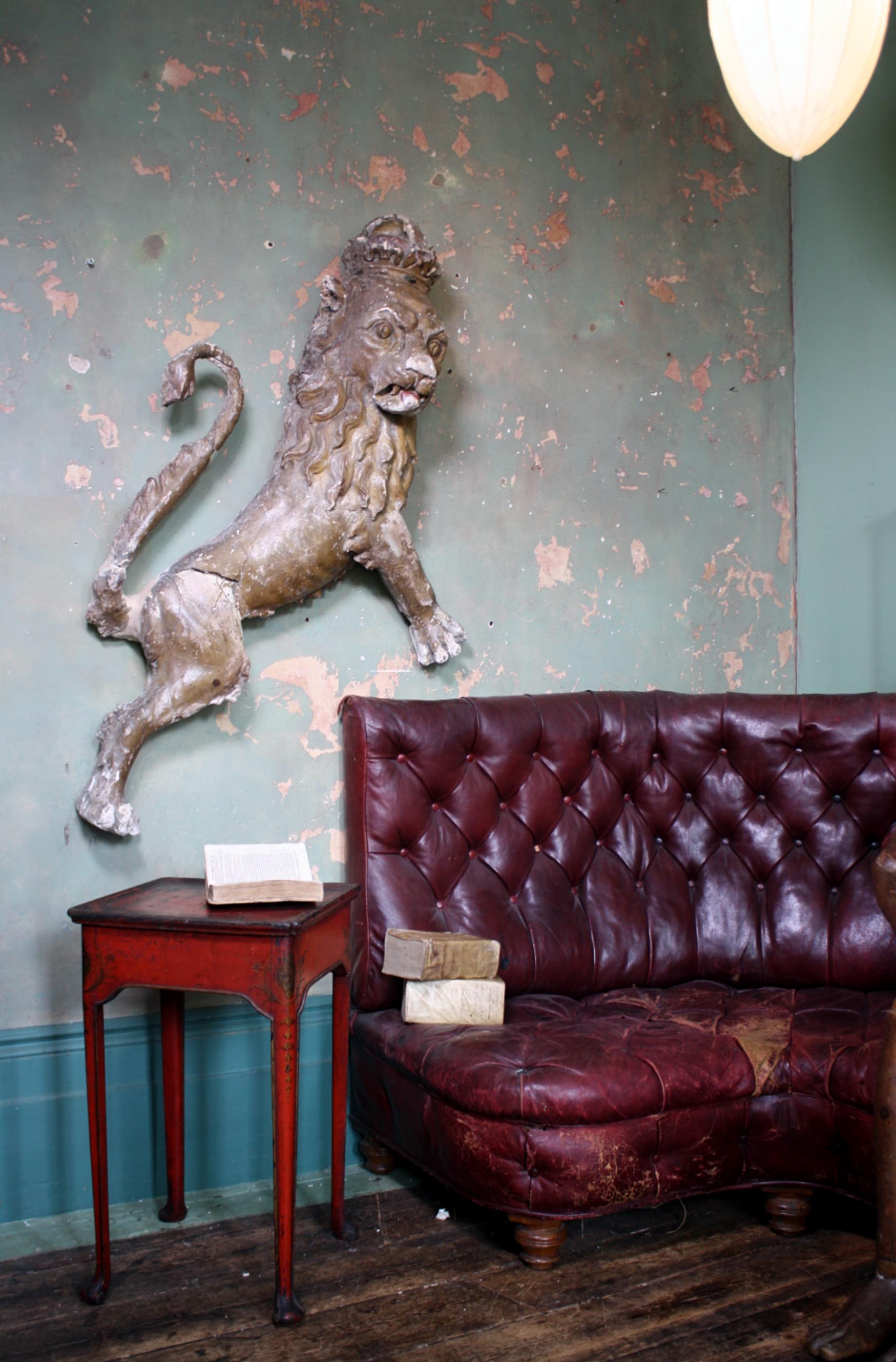 Huge 18th Century Heraldic Armorial Plaster Gesso Gilt Lion For Sale 4
