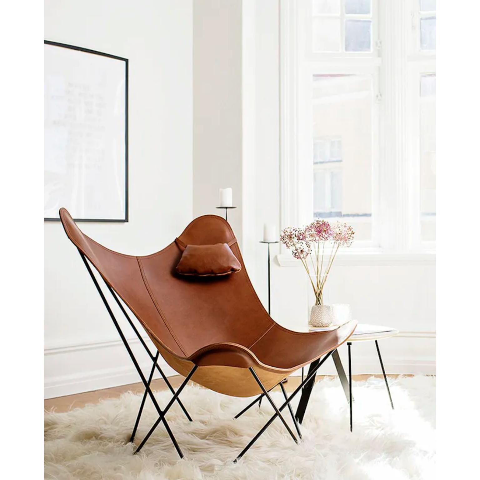 Huge 19 Sheepskin Rug by Cuero Design
Dimensions: W 300 x L 300 cm.
Materials: Black sheepskin.

Available in different sheepskin color options. Available in different sizes. Prices may vary. Please contact us.

Each rug is unique since the