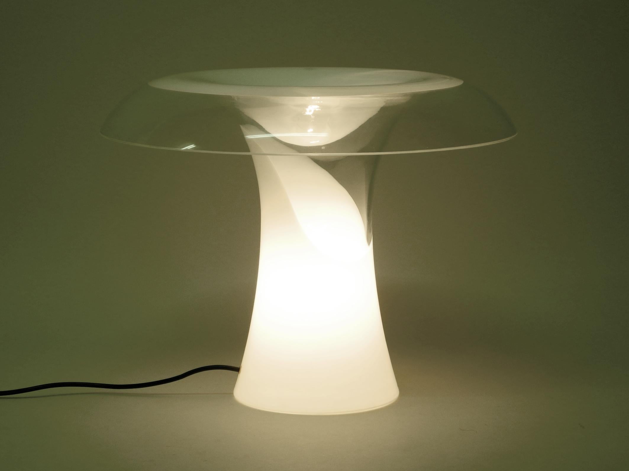 Enorme lámpara de sobremesa italiana de dos piezas de cristal de Murano de los años 60, con forma de seta, de Vistosi en venta 2