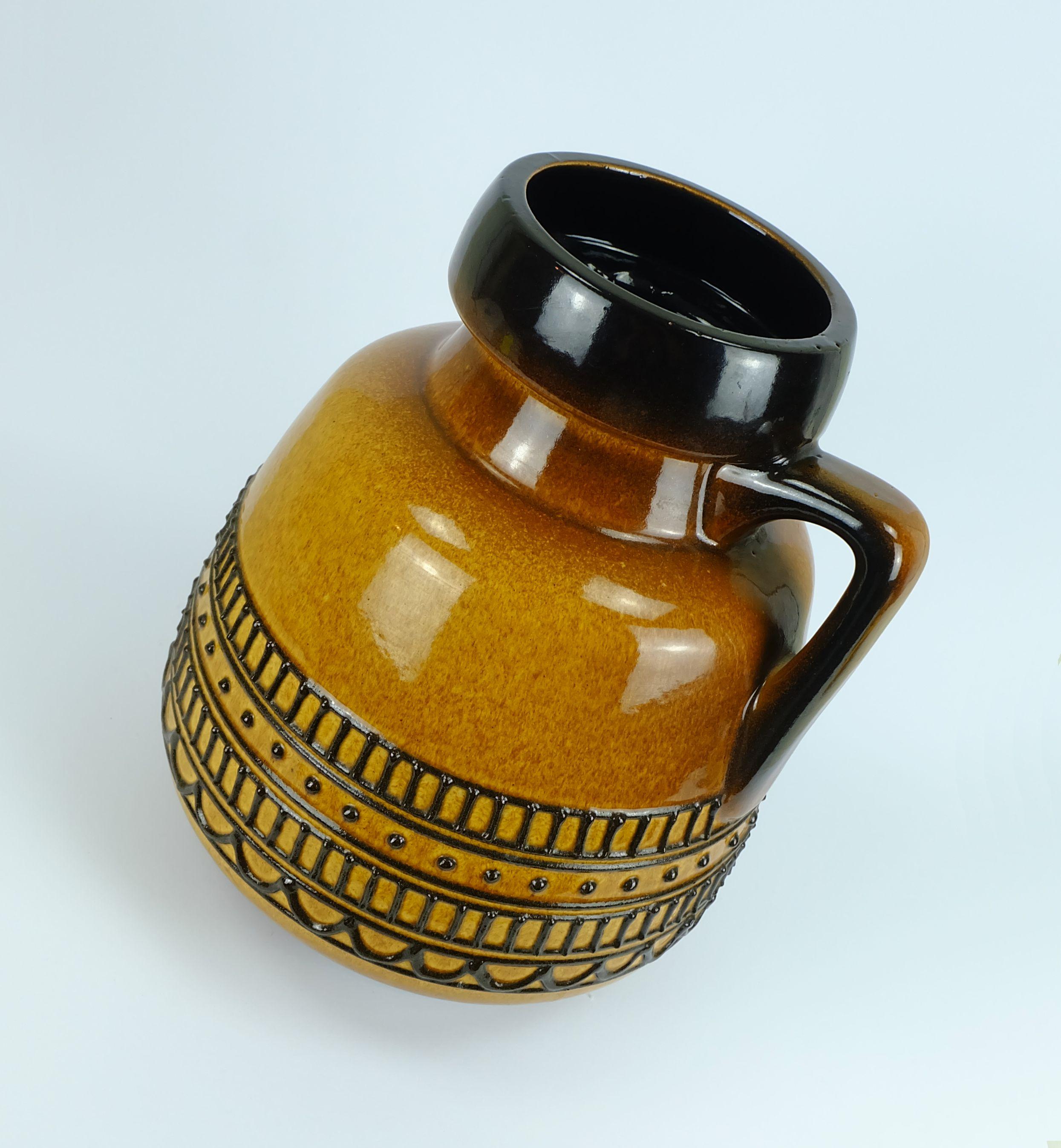 Allemand énorme VASE pichet des années 1960 modèle 88 35 ambre et brown avec motif abstrait noir en vente