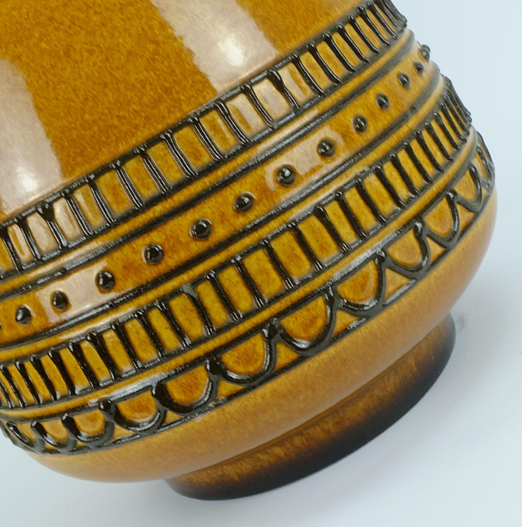Céramique énorme VASE pichet des années 1960 modèle 88 35 ambre et brown avec motif abstrait noir en vente