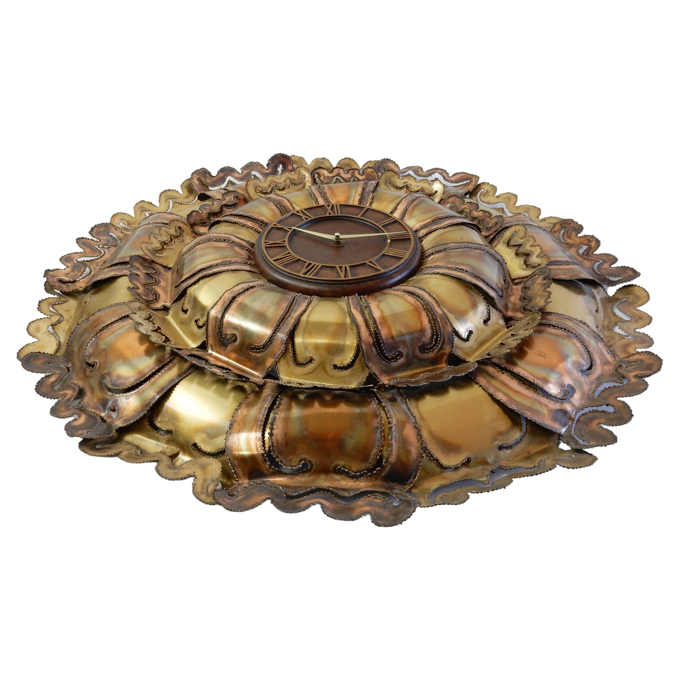 20th Century Huge 1970s Brutalist Brass and Copper Sunburst Sculpture Clock For Sale