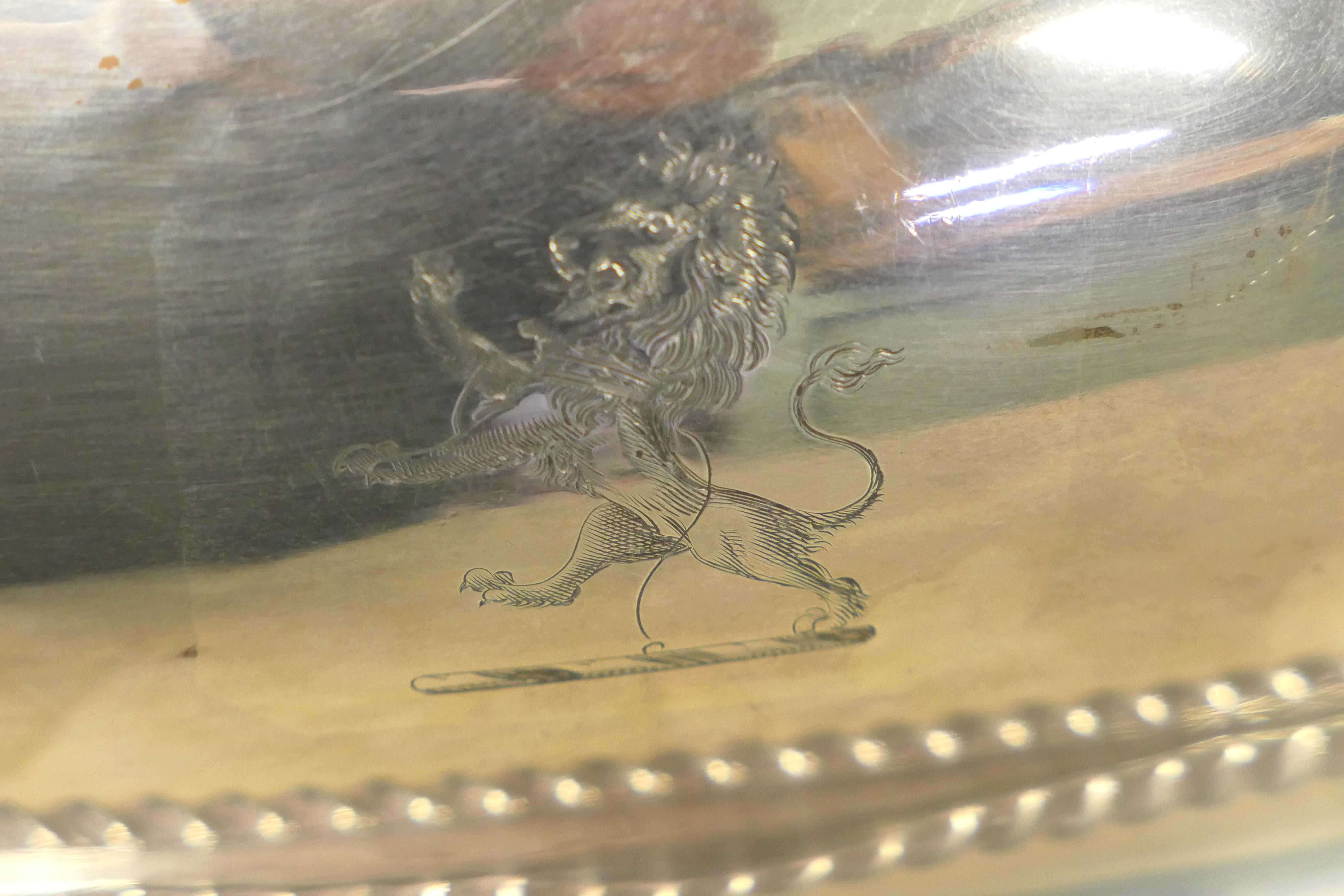Enorme coperchio a cupola per carni del XIX secolo   Un magnifico e grandioso piatto d'argento per la carne o la In condizioni buone in vendita a Godshill, Isle of Wight