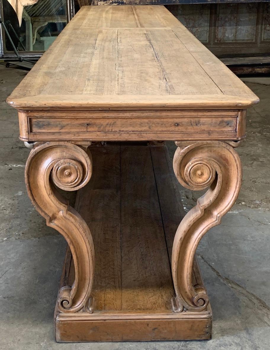 An exceptional 19th century oak drapers table from France with beautiful curved legs. The oak has a beautiful light patina and the whole piece can be dismantled to make it easier to get into the house.