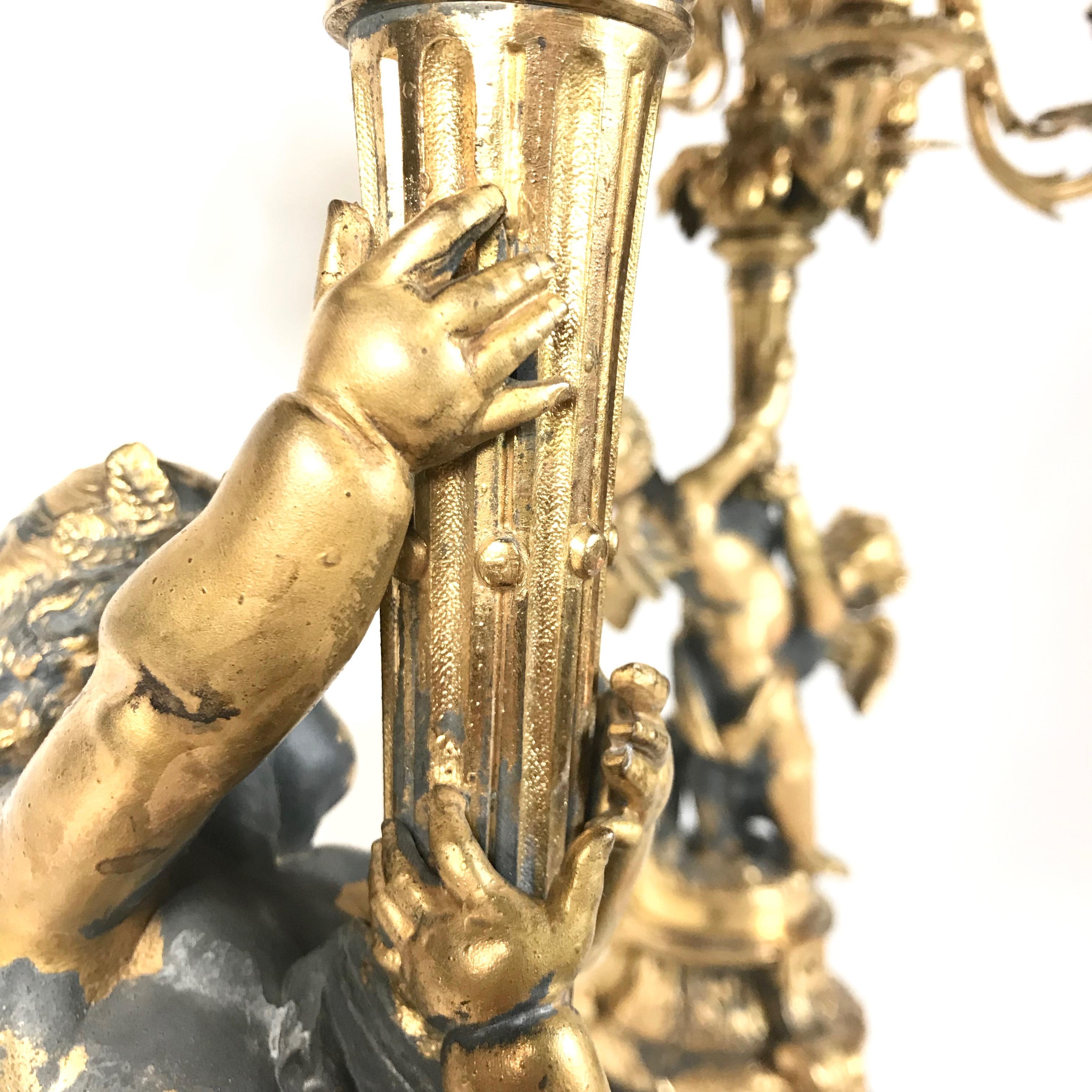 Marmo Rouge Griotte Coppia di enormi candelabri Putti Philippe Mourey del XIX secolo, Ormolu, 1870, Francia in vendita