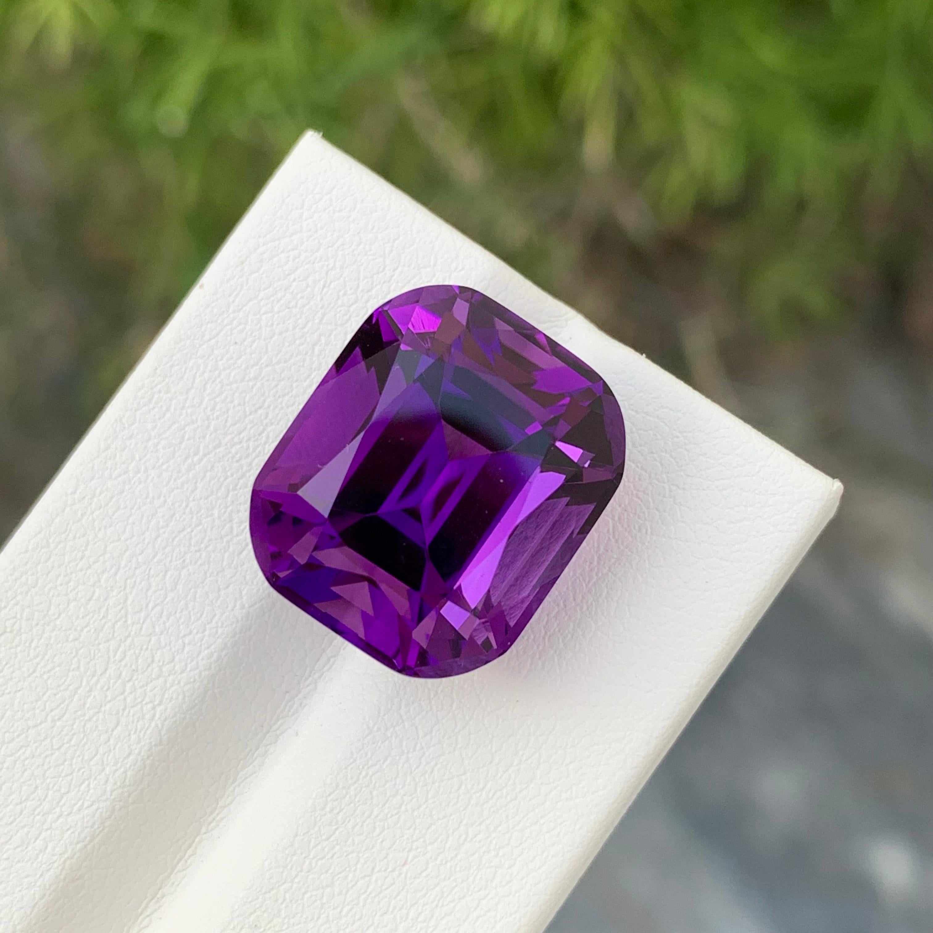Arts and Crafts Enorme pietra preziosa a forma di cuscino di ametista viola scuro sfusa da 20,60 carati naturali in vendita