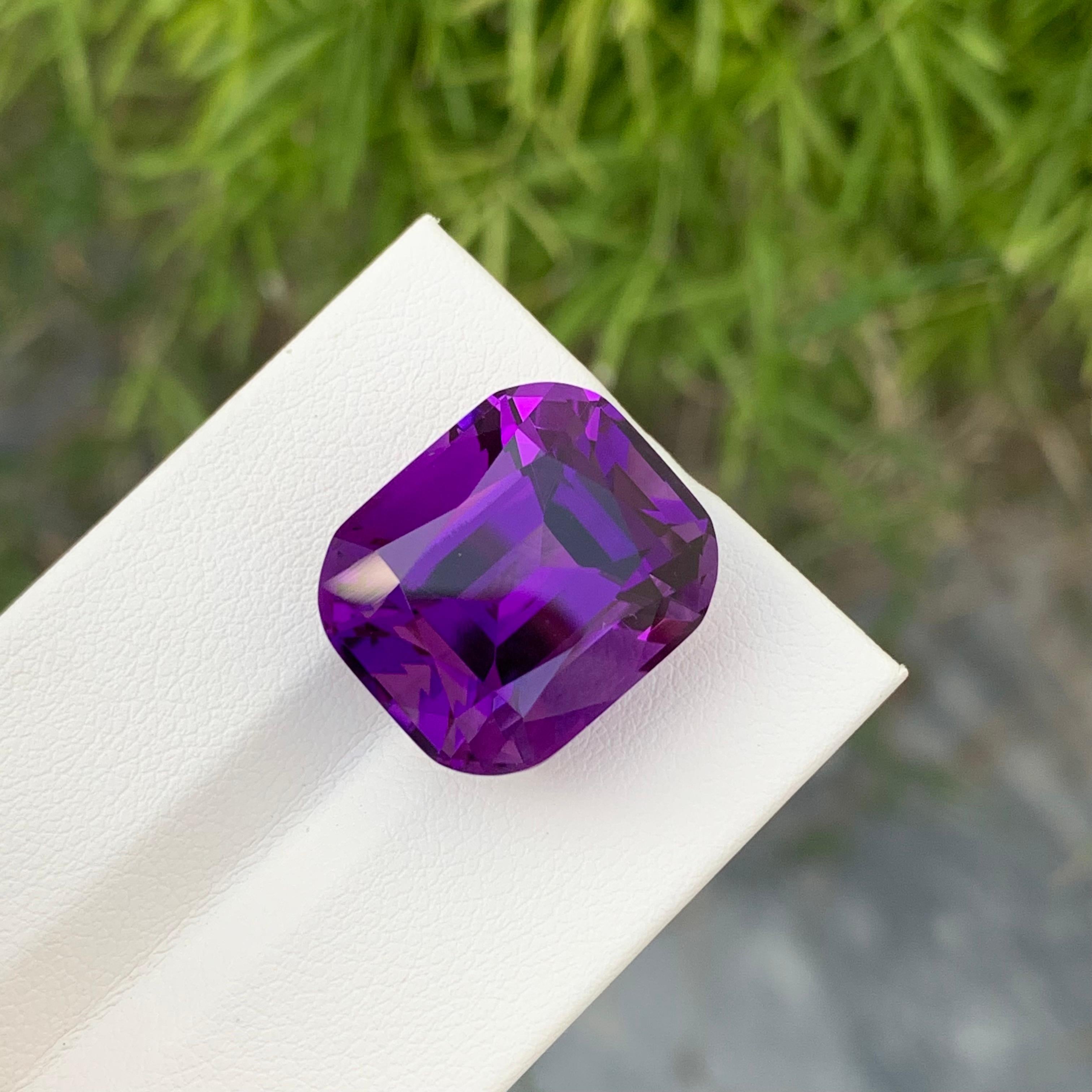Enorme pietra preziosa a forma di cuscino di ametista viola scuro sfusa da 20,60 carati naturali In condizioni Nuovo in vendita a Peshawar, PK