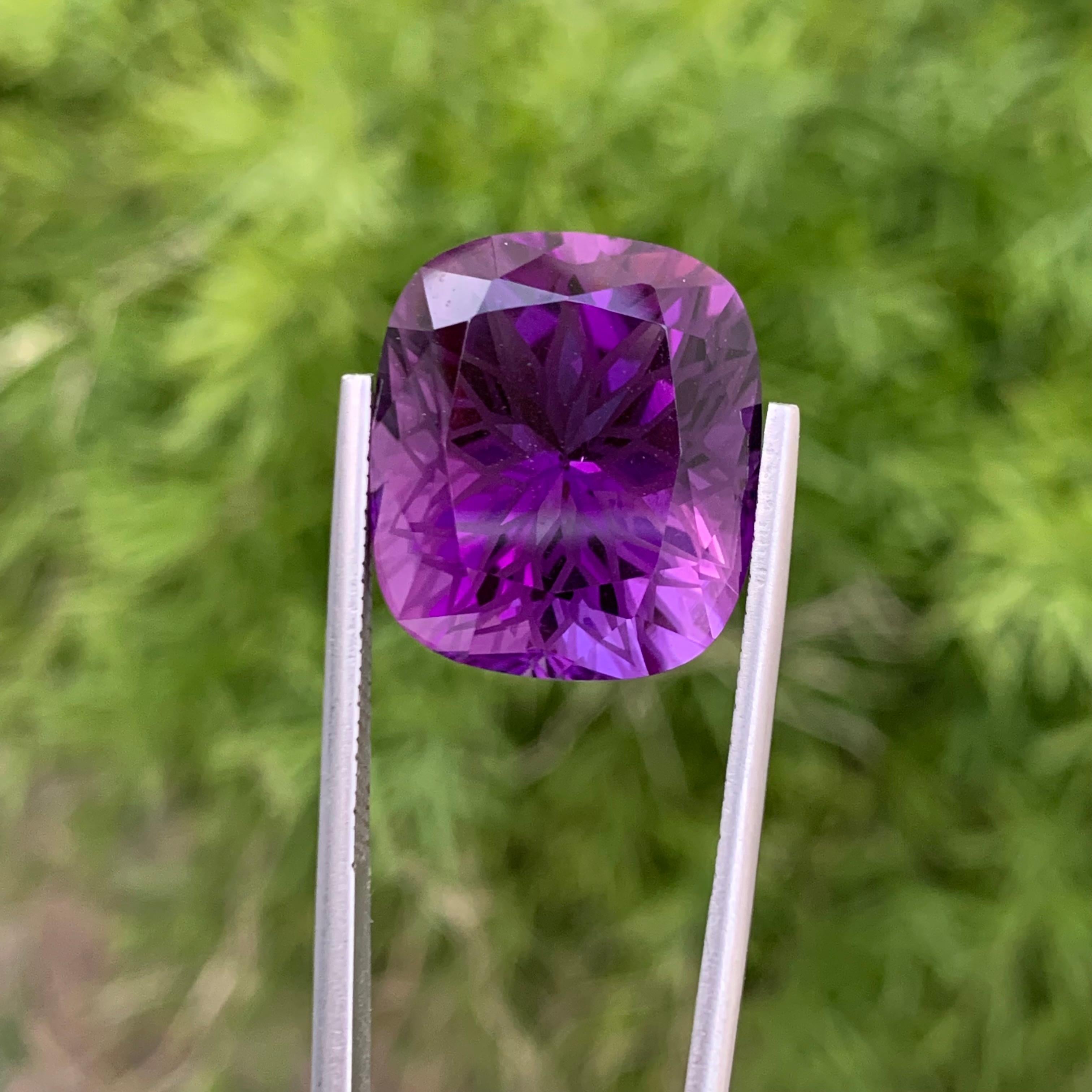 Enorme collana di gemme a cuscino lungo di ametista viola scuro sfusa da 22,80 carati naturali In condizioni Nuovo in vendita a Peshawar, PK