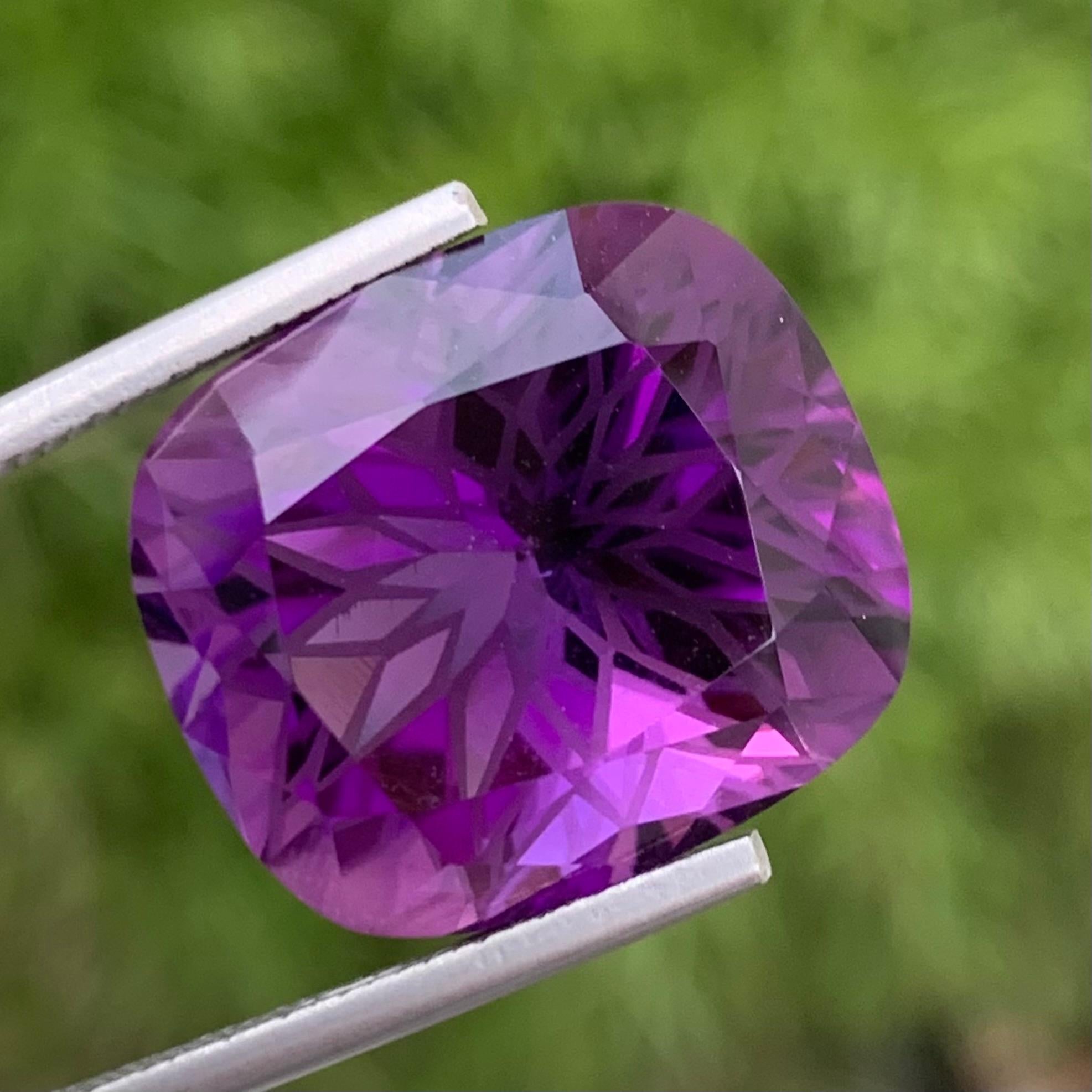 Enorme collana di gemme a cuscino lungo di ametista viola scuro sfusa da 22,80 carati naturali in vendita 1