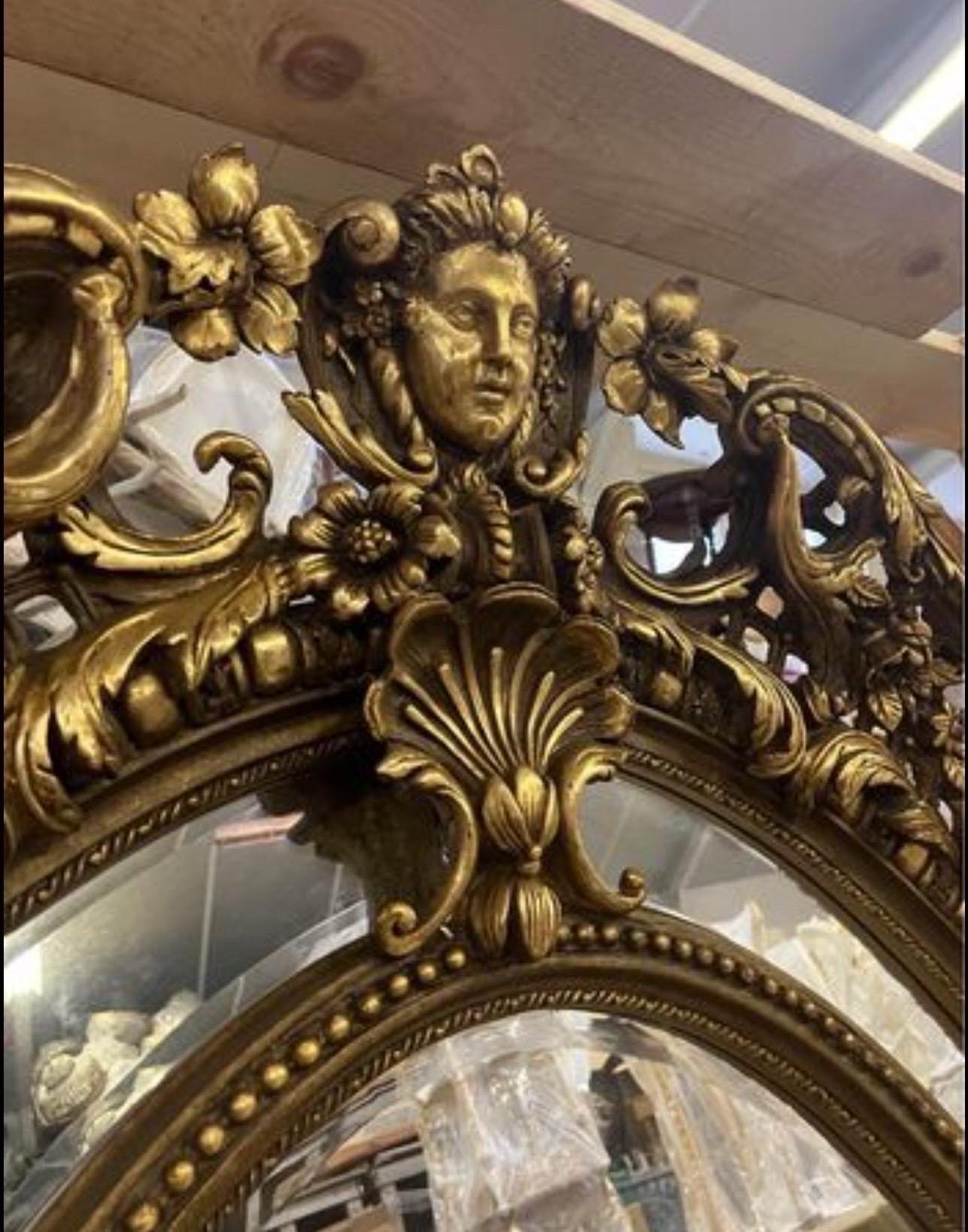 Français Grand miroir ovale français en bois doré de 2,2 m de haut en vente