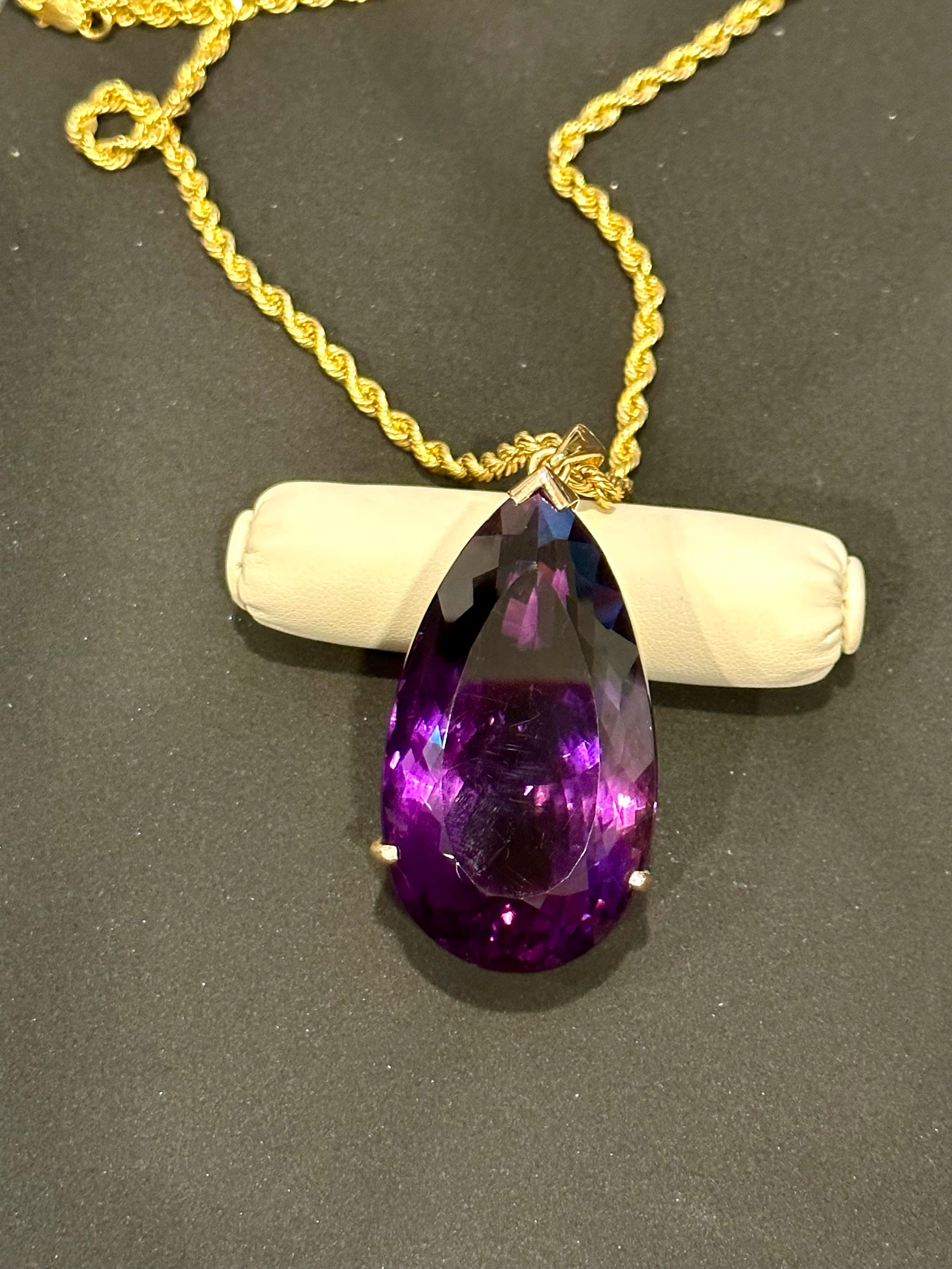 Collier pendentif en or jaune 14 carats avec une grande améthyste en forme de poire de 233 carats 9