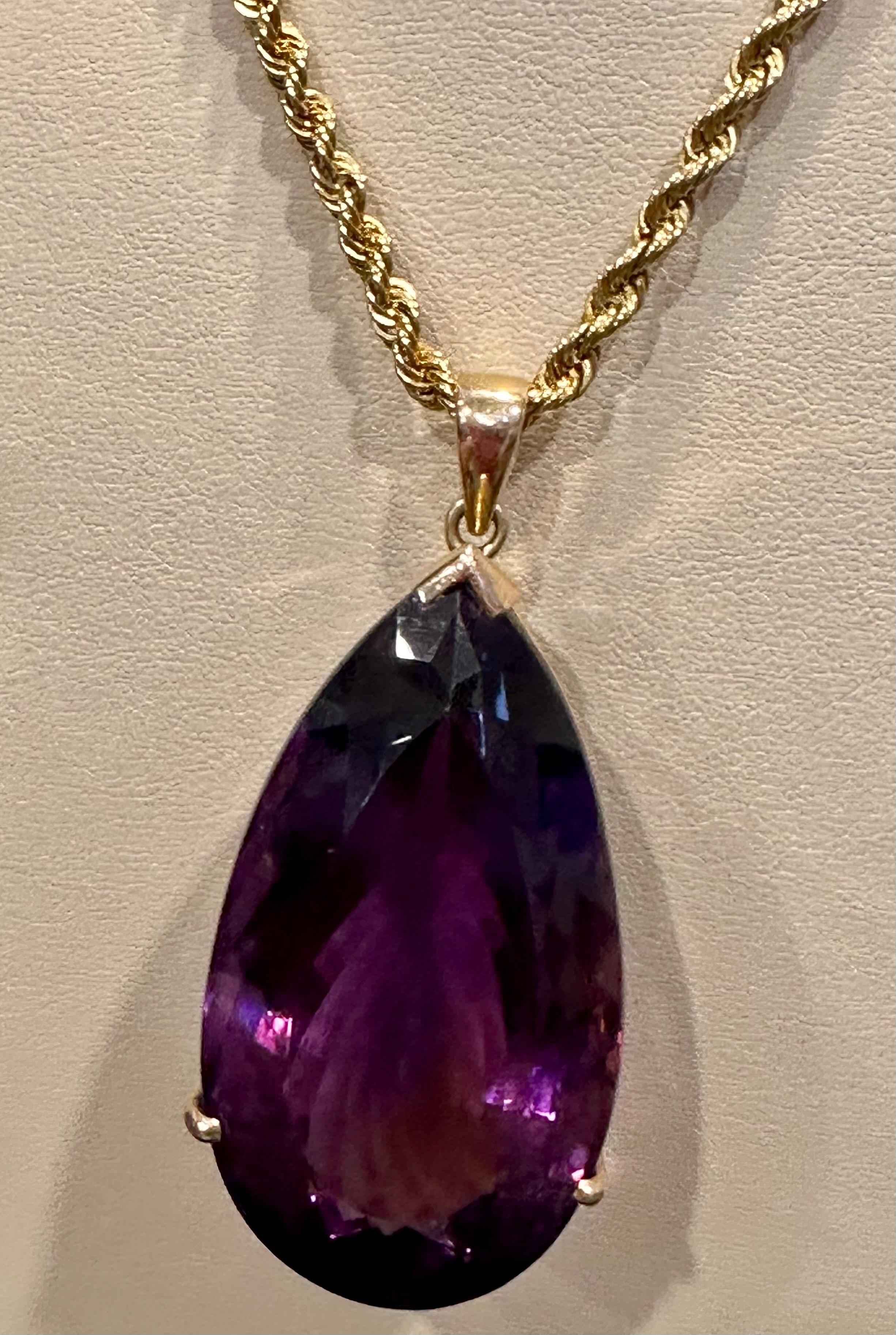 Collier pendentif en or jaune 14 carats avec une grande améthyste en forme de poire de 233 carats 1