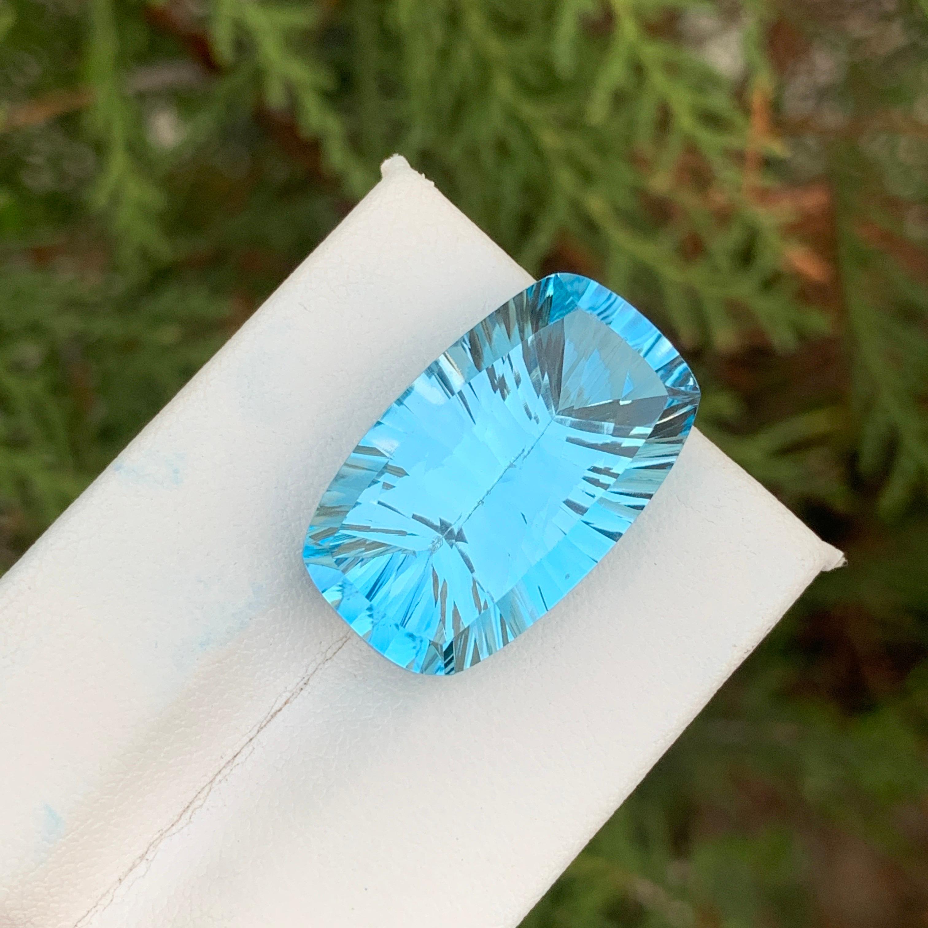 Huge 24.70 Carats Loose Sky Blue Topaz For Necklace Jewellery  For Sale 3