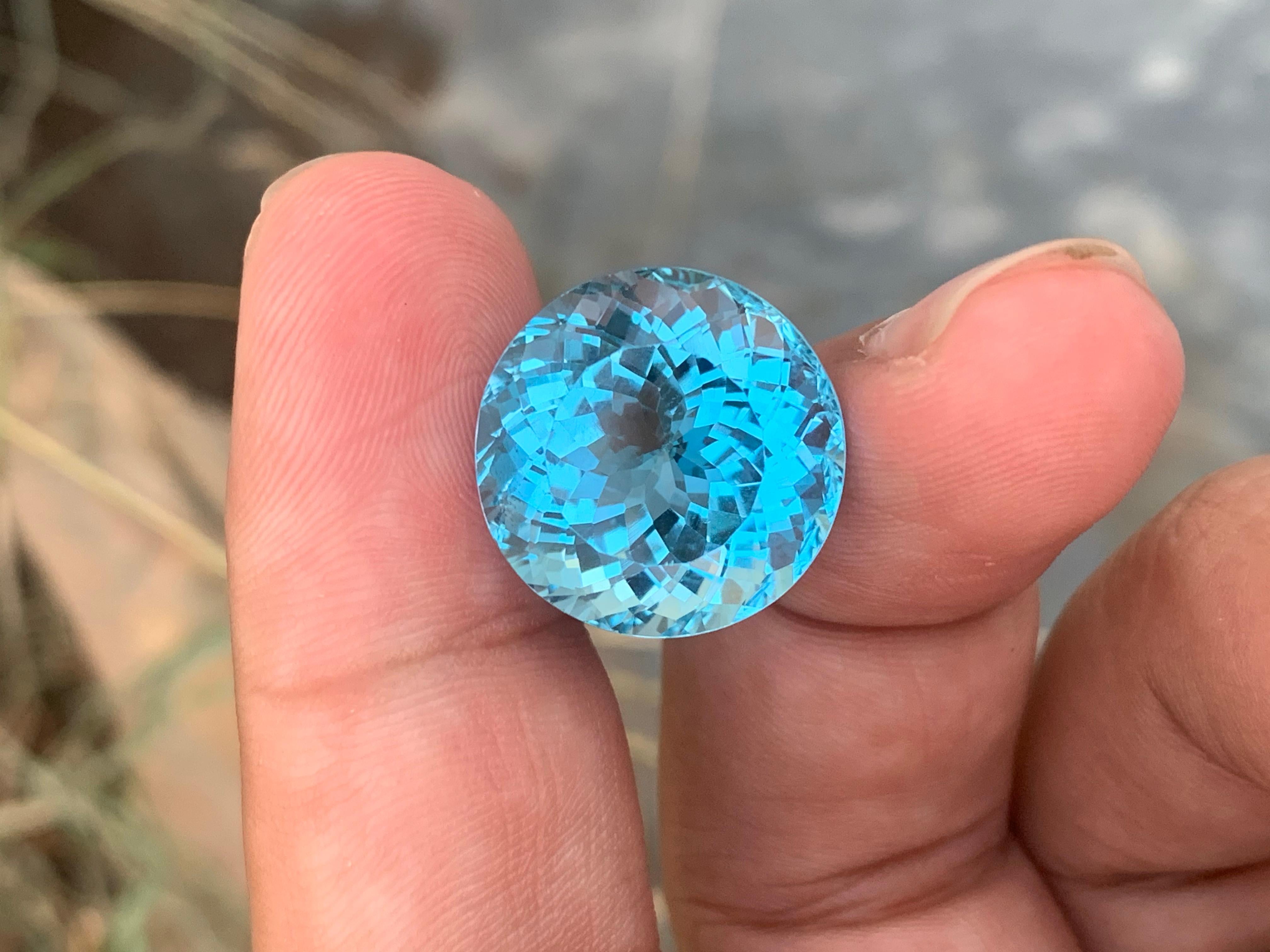 Round Cut Huge 25.70 Carats Loose Sky Blue Topaz Gemstone For Necklace Jewelry  For Sale