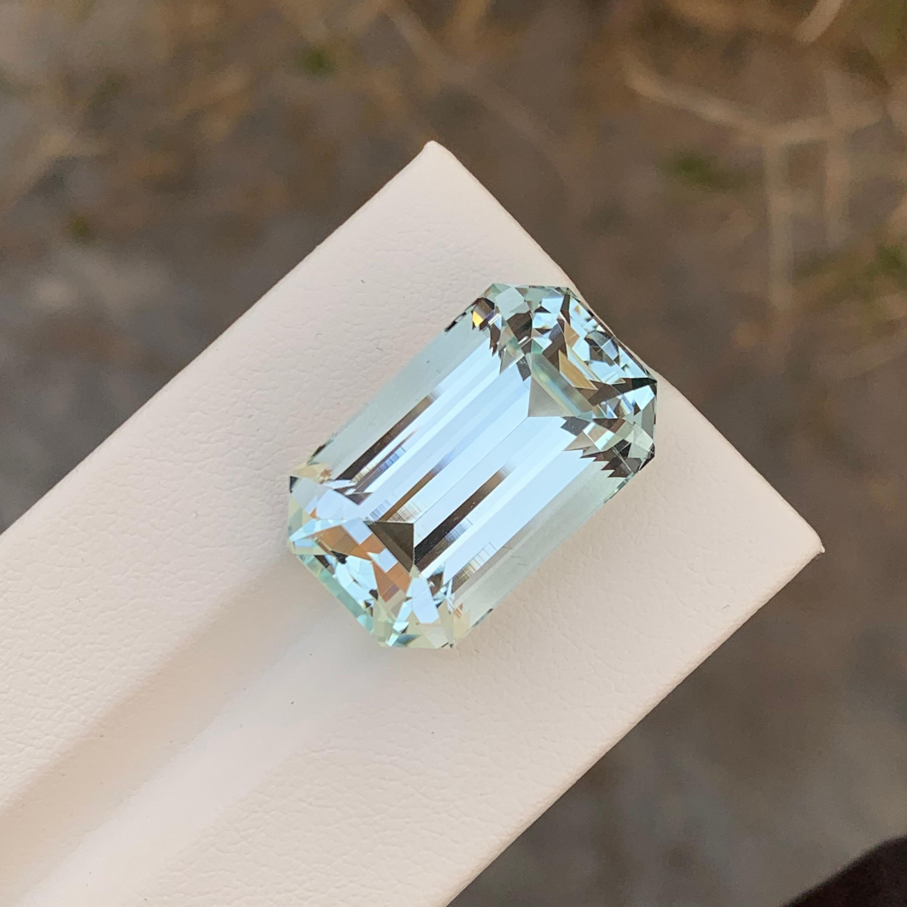 Huge 26.75 Carats Natural Loose Aquamarine Emerald Shape Gem From Shigar Mine In New Condition For Sale In Peshawar, PK