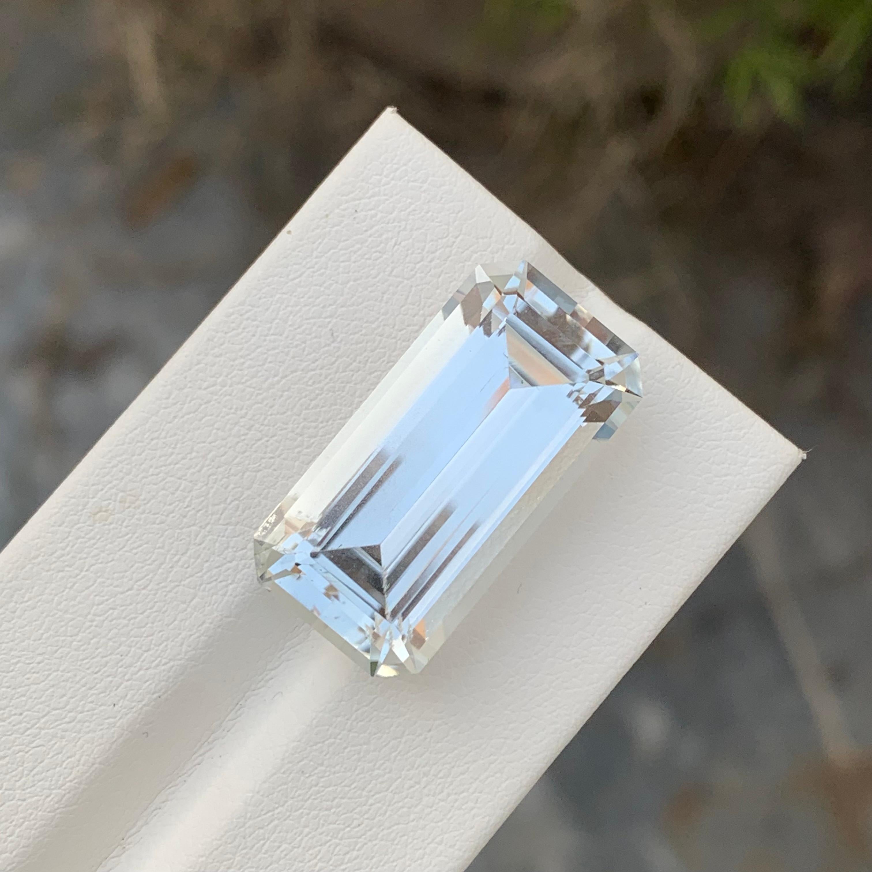 Huge 27.01 Carat Natural Loose Spodumene Emerald Shape Gem For Necklace For Sale 4