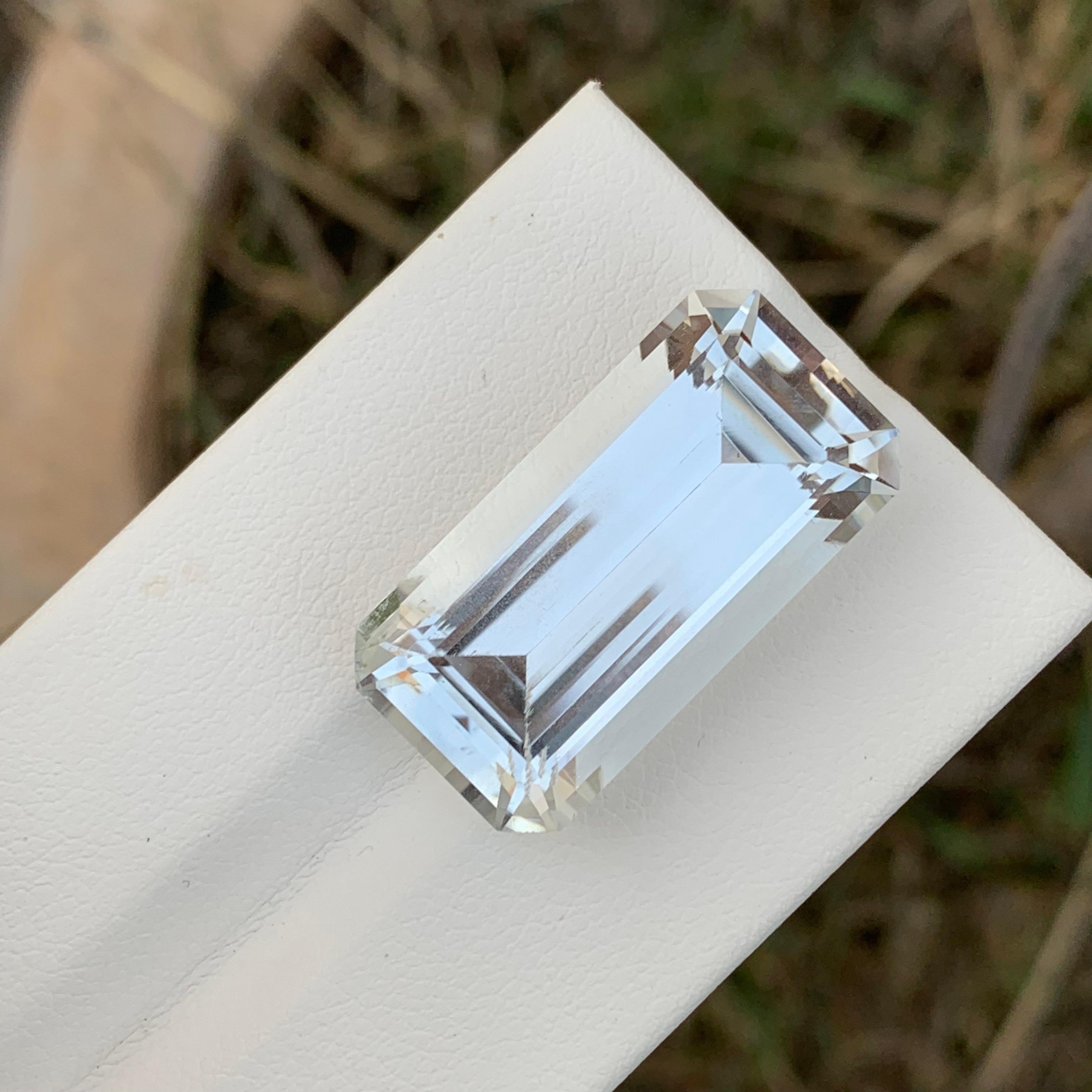 Women's or Men's Huge 27.01 Carat Natural Loose Spodumene Emerald Shape Gem For Necklace For Sale