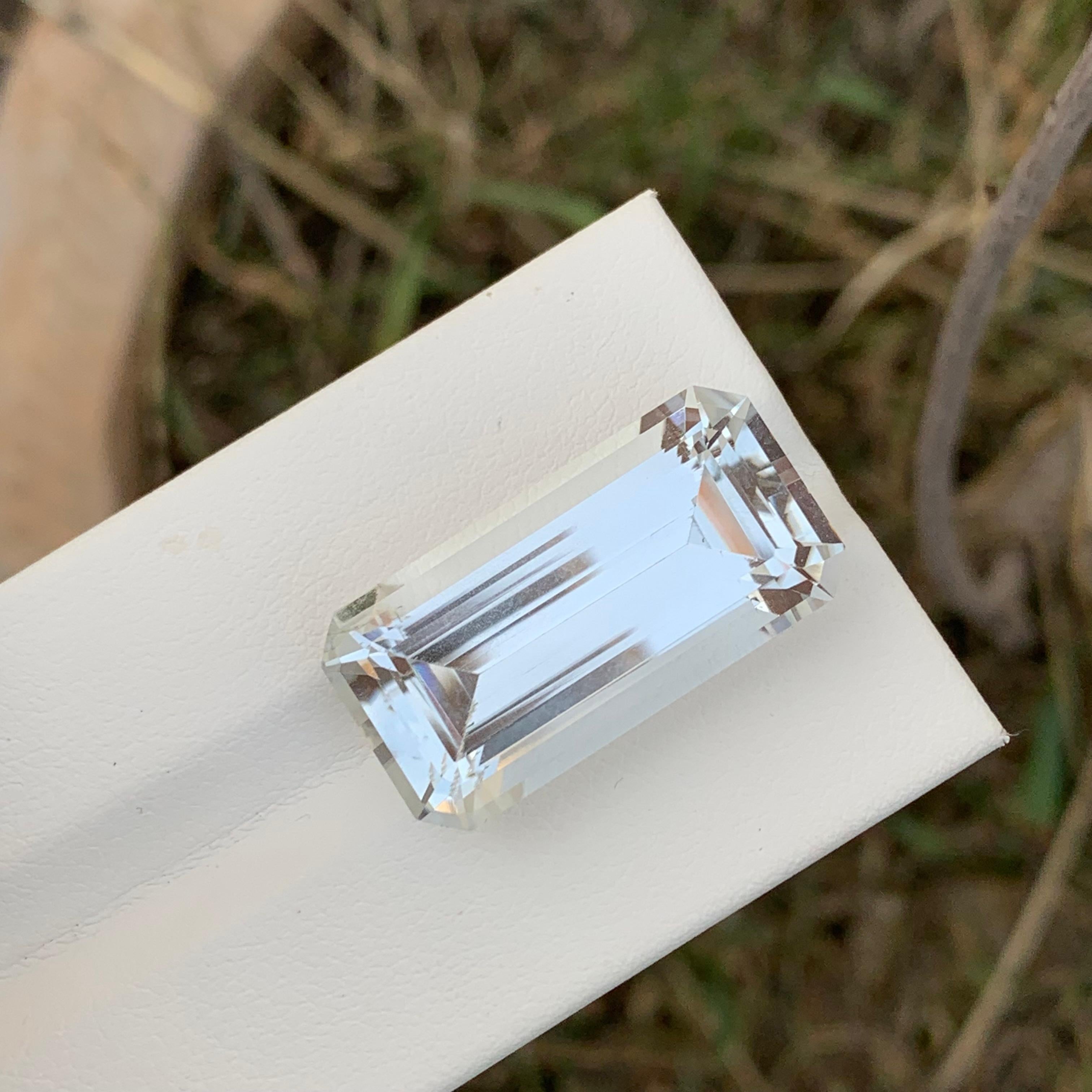 Huge 27.01 Carat Natural Loose Spodumene Emerald Shape Gem For Necklace For Sale 2