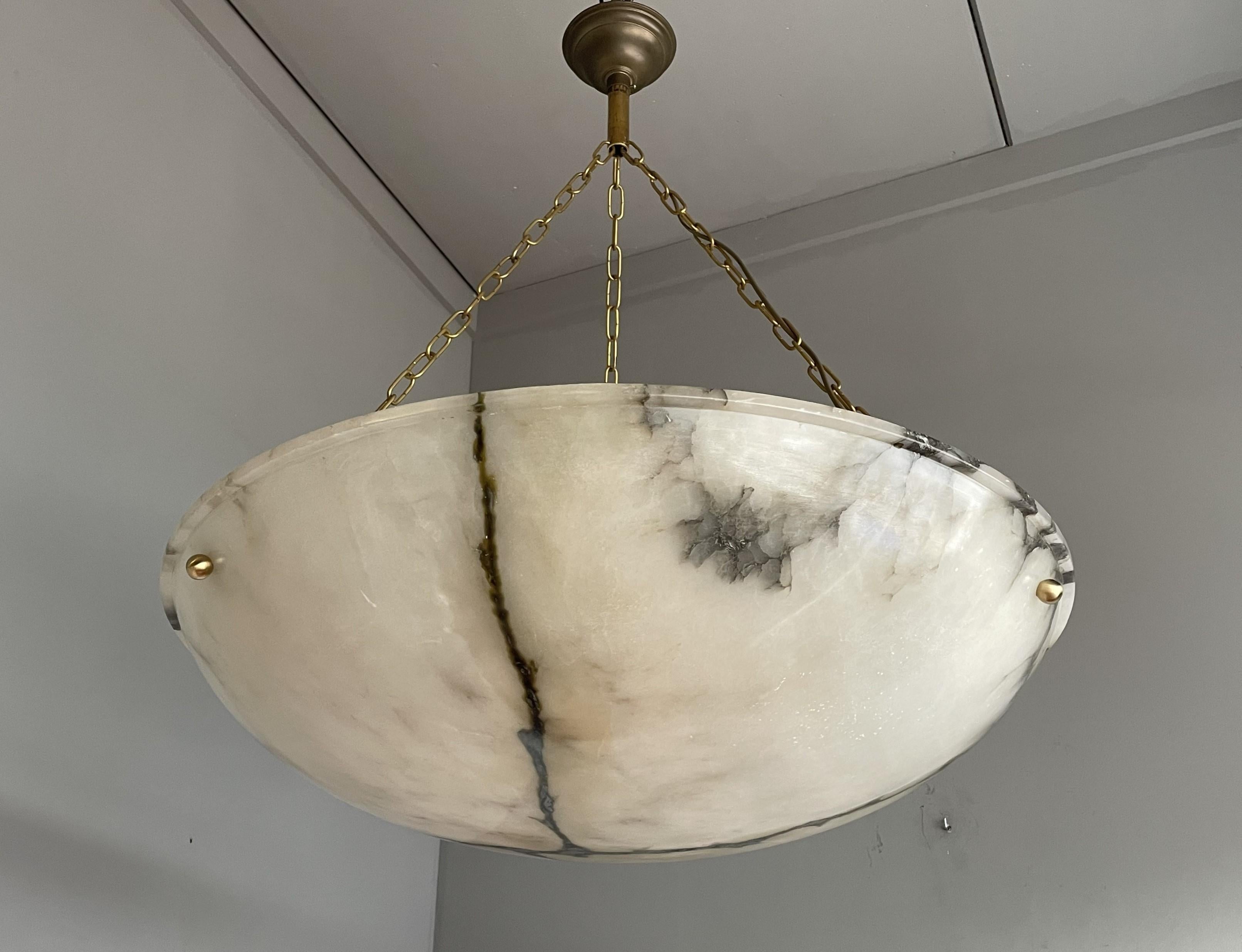 Huge 31.5Ø Timeless Art Deco Alabaster Pendant Chandelier w Brass Chain & Canopy In Good Condition In Lisse, NL