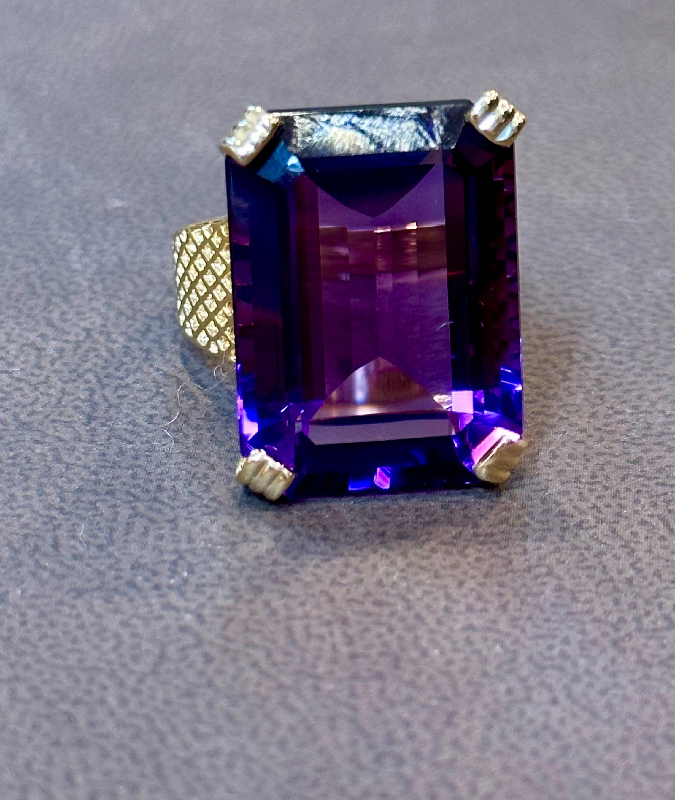 Huge 31.62 Carat Emerald Cut Natural Amethyst Cocktail Ring 18 Kt Yellow Gold For Sale 5