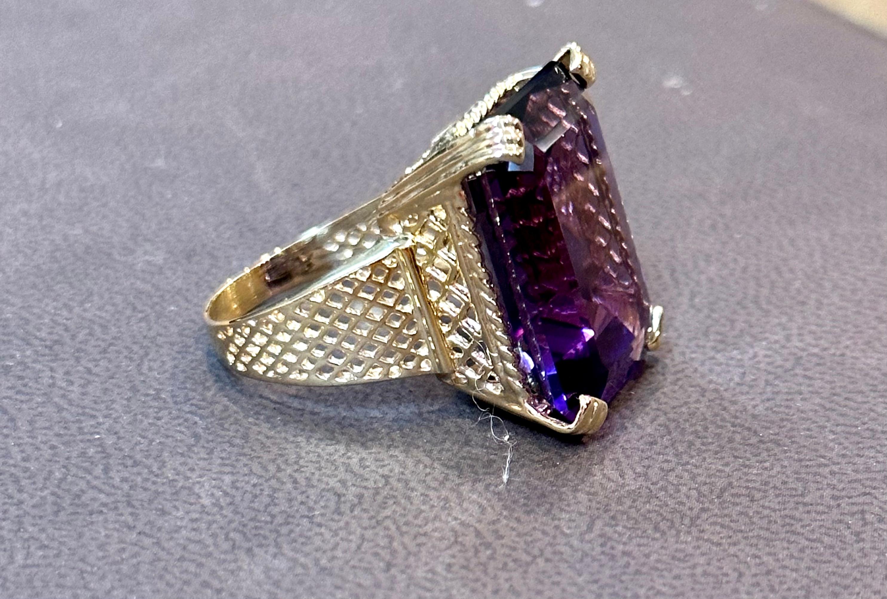 Huge 31.62 Carat Emerald Cut Natural Amethyst Cocktail Ring 18 Kt Yellow Gold For Sale 8