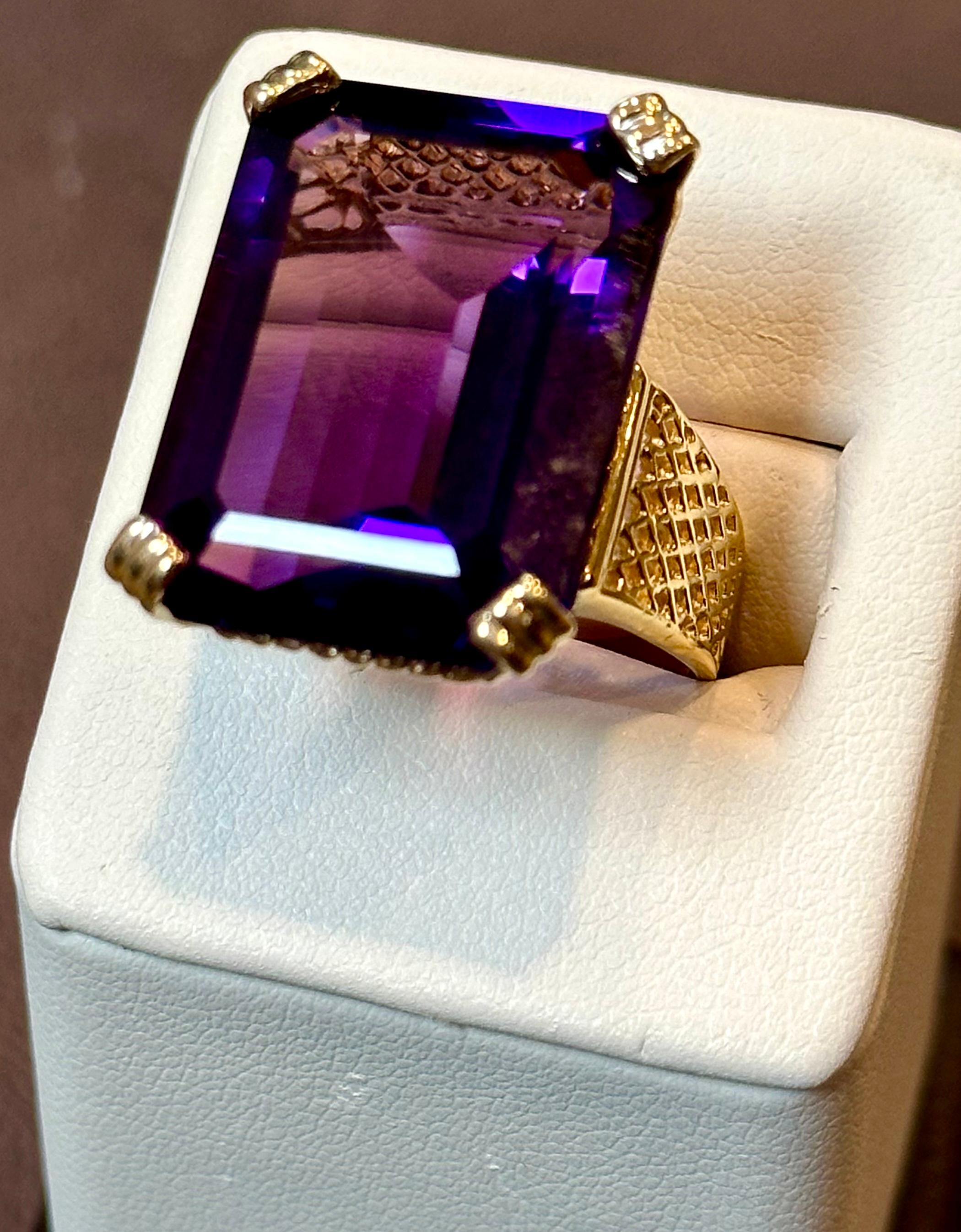 Huge 31.62 Carat Emerald Cut Natural Amethyst Cocktail Ring 18 Kt Yellow Gold For Sale 9