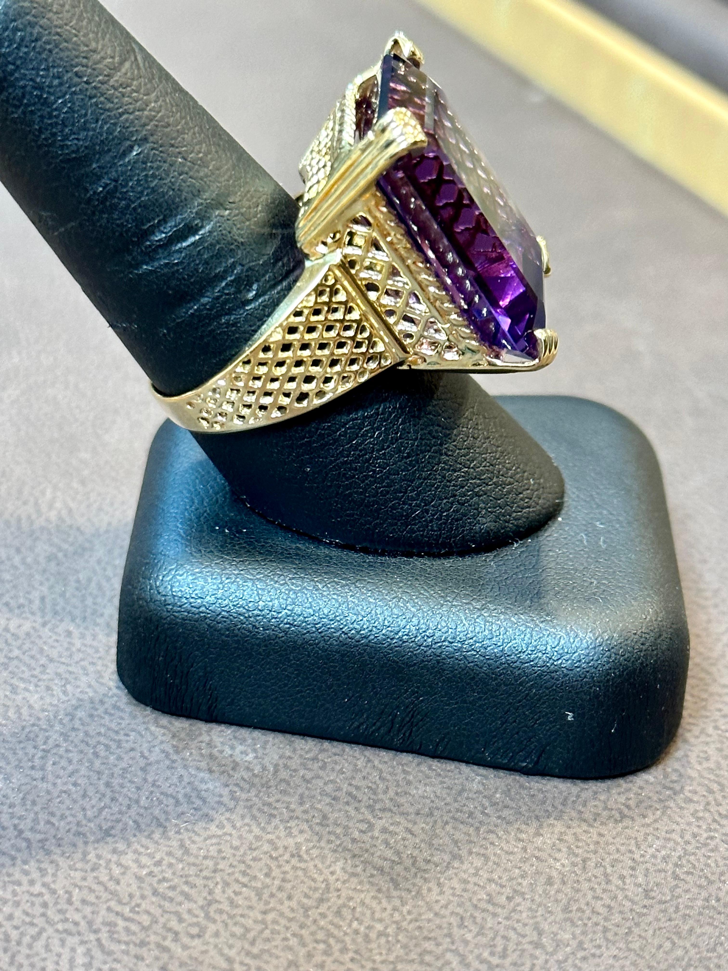 Huge 31.62 Carat Emerald Cut Natural Amethyst Cocktail Ring 18 Kt Yellow Gold In Excellent Condition For Sale In New York, NY