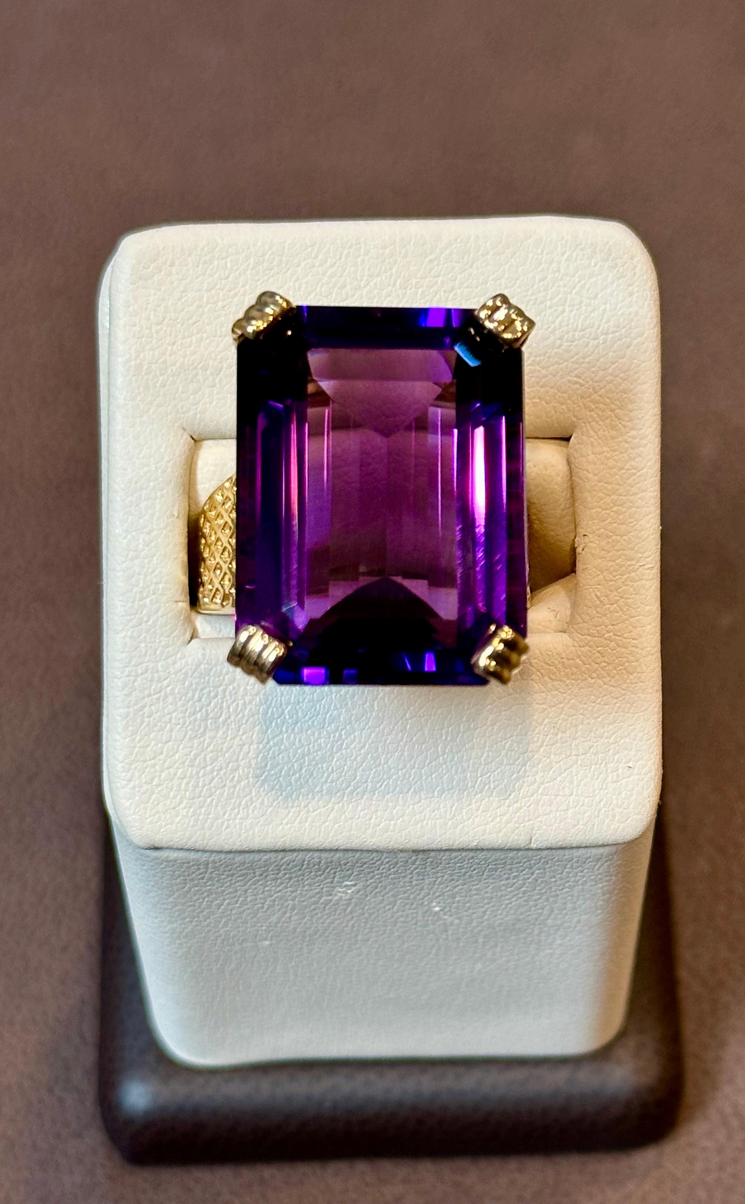 Huge 31.62 Carat Emerald Cut Natural Amethyst Cocktail Ring 18 Kt Yellow Gold For Sale 4