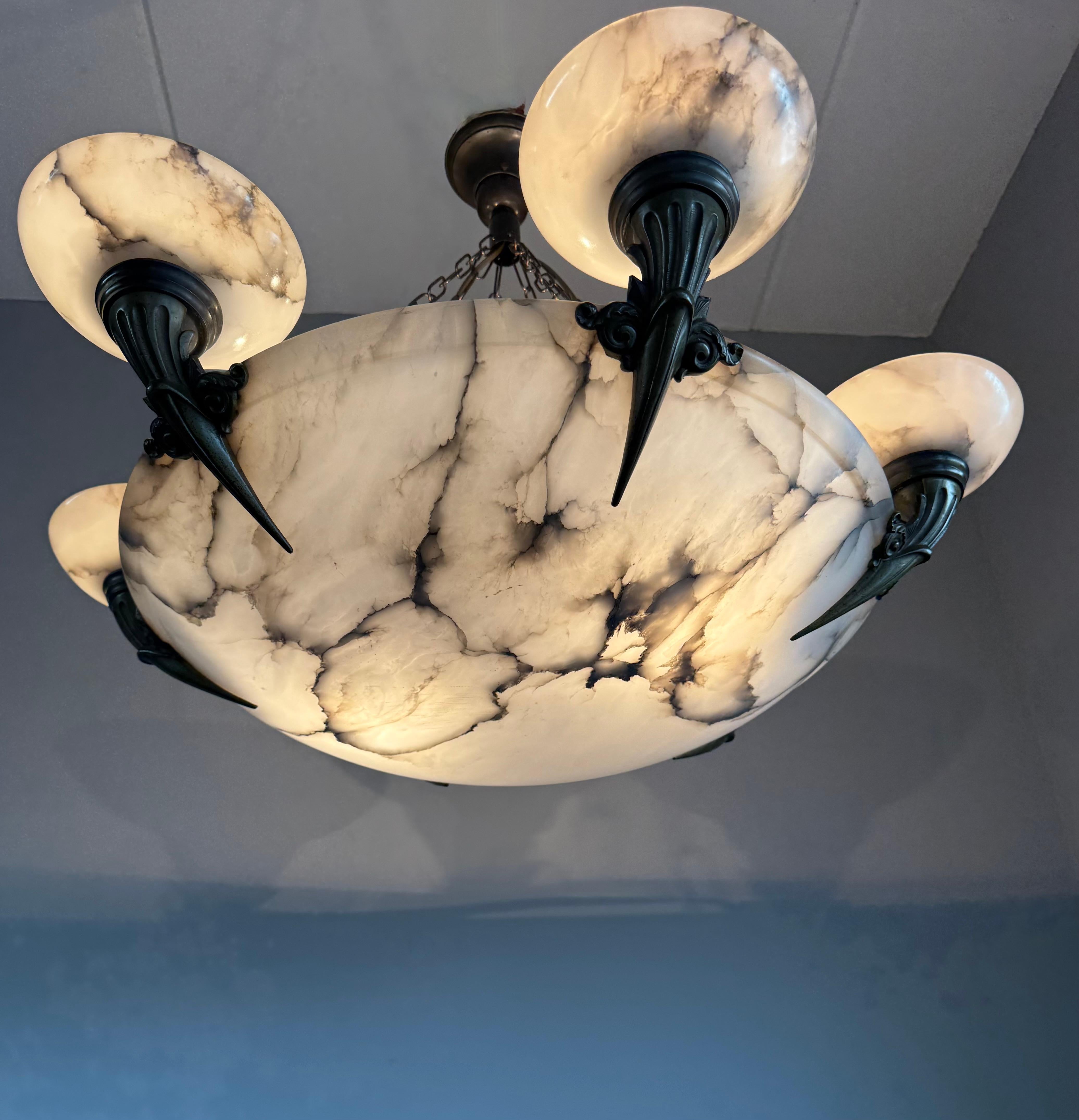 Enorme lampadario a sospensione in alabastro bianco e nero da 33 Ø