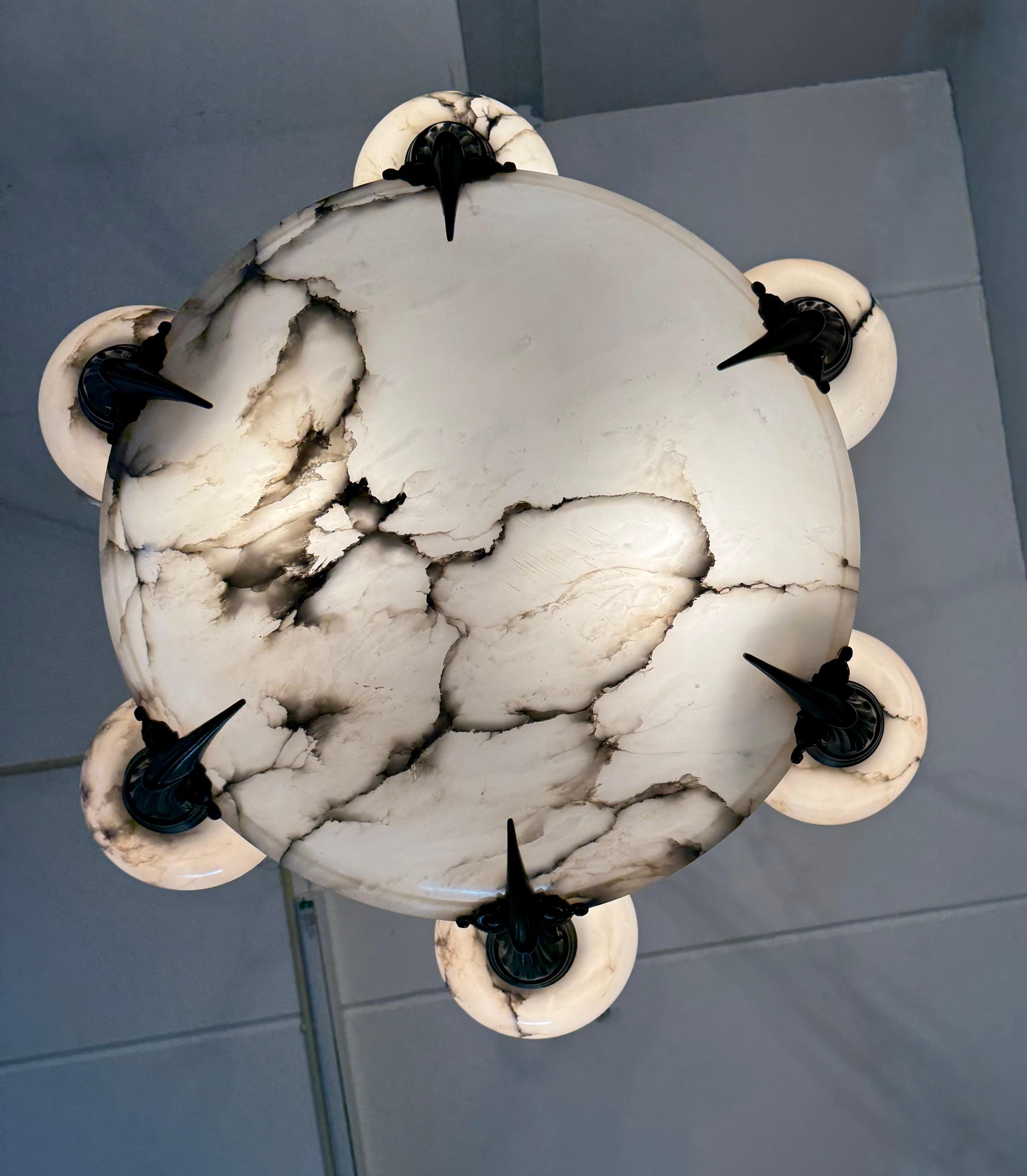 Enorme lampadario a sospensione in alabastro bianco e nero da 33 Ø