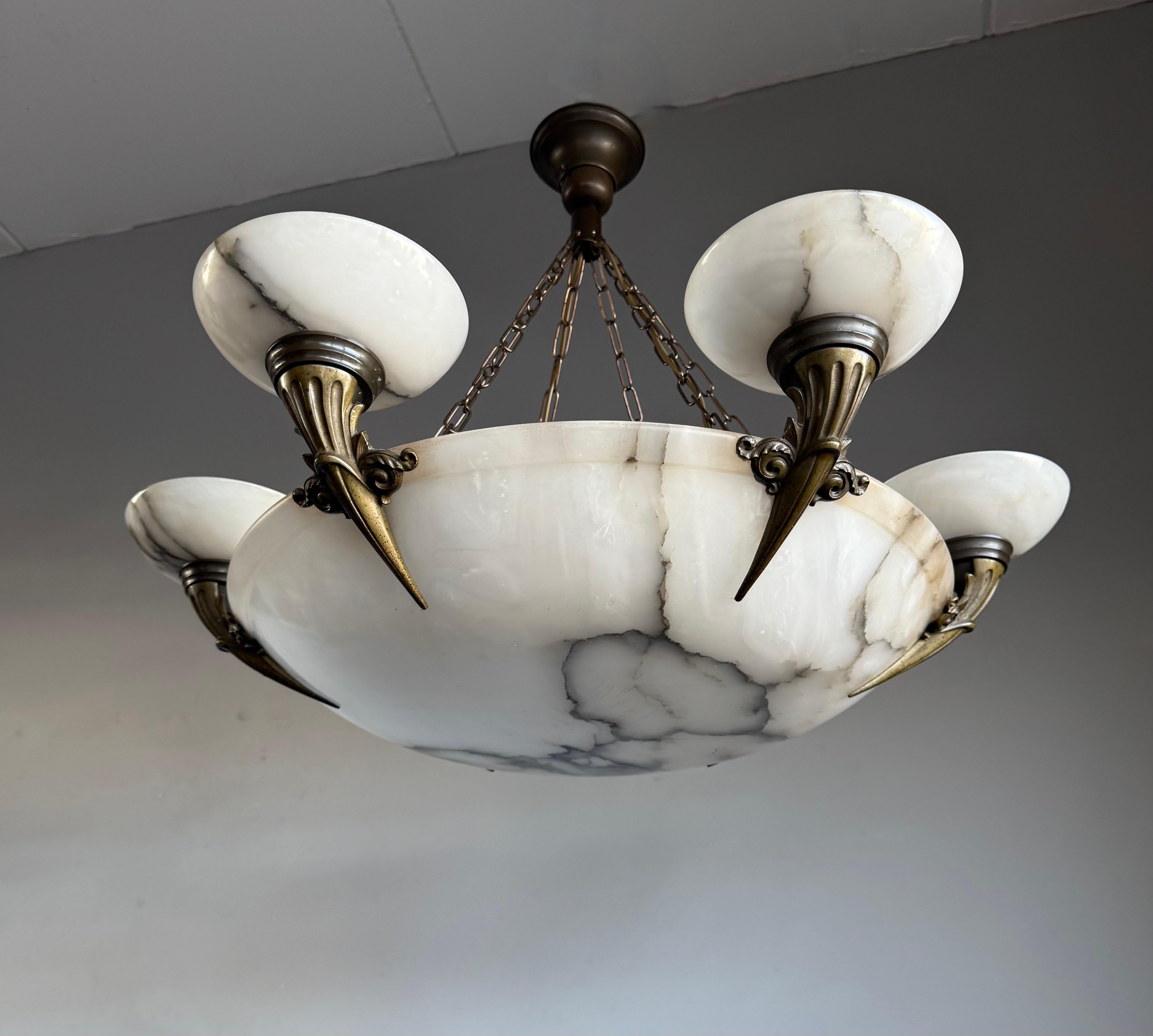 Ottone Enorme lampadario a sospensione in alabastro bianco e nero da 33 Ø