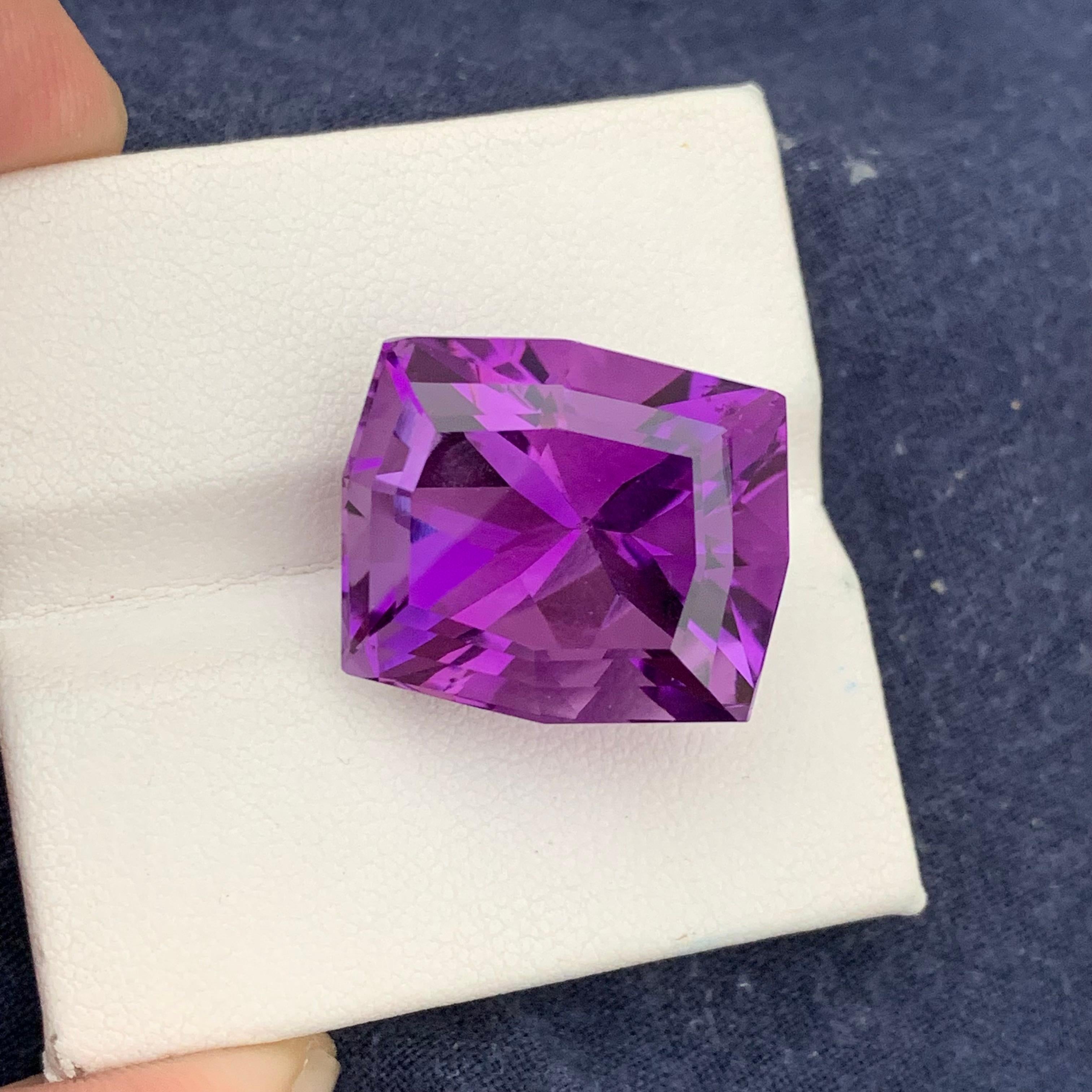 Taille octogone Collier d'améthyste violette en vrac de 33,70 carats Naturel Gemstone  en vente