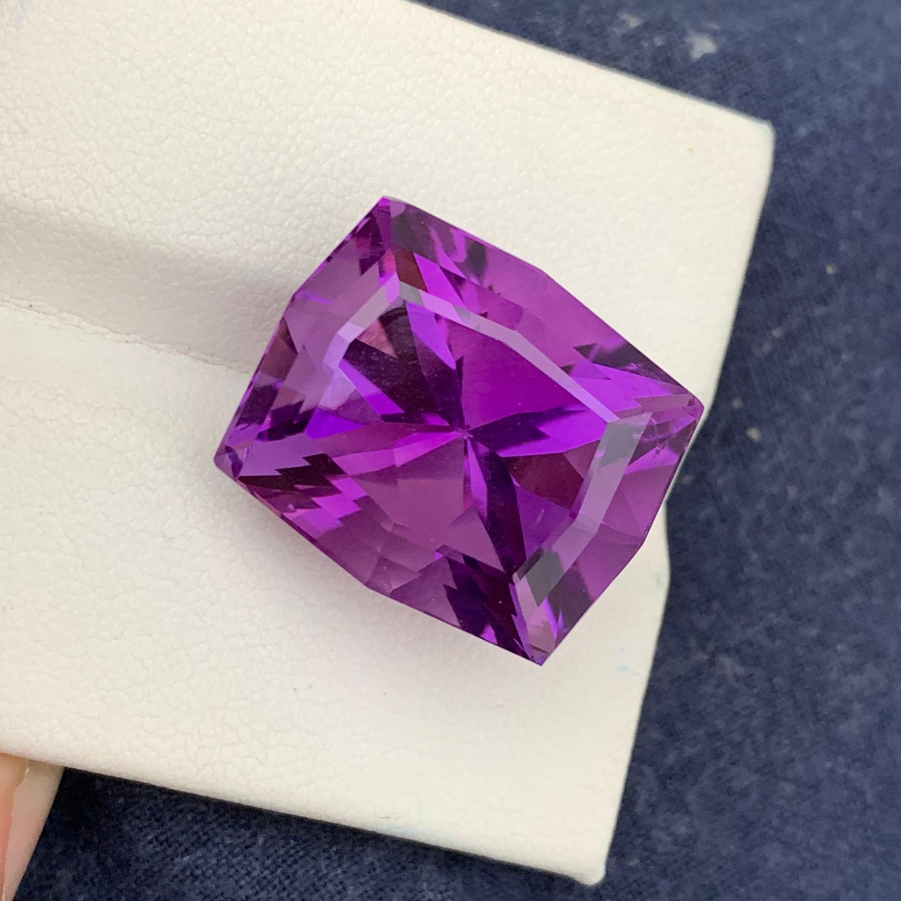 Collier d'améthyste violette en vrac de 33,70 carats Naturel Gemstone  Unisexe en vente