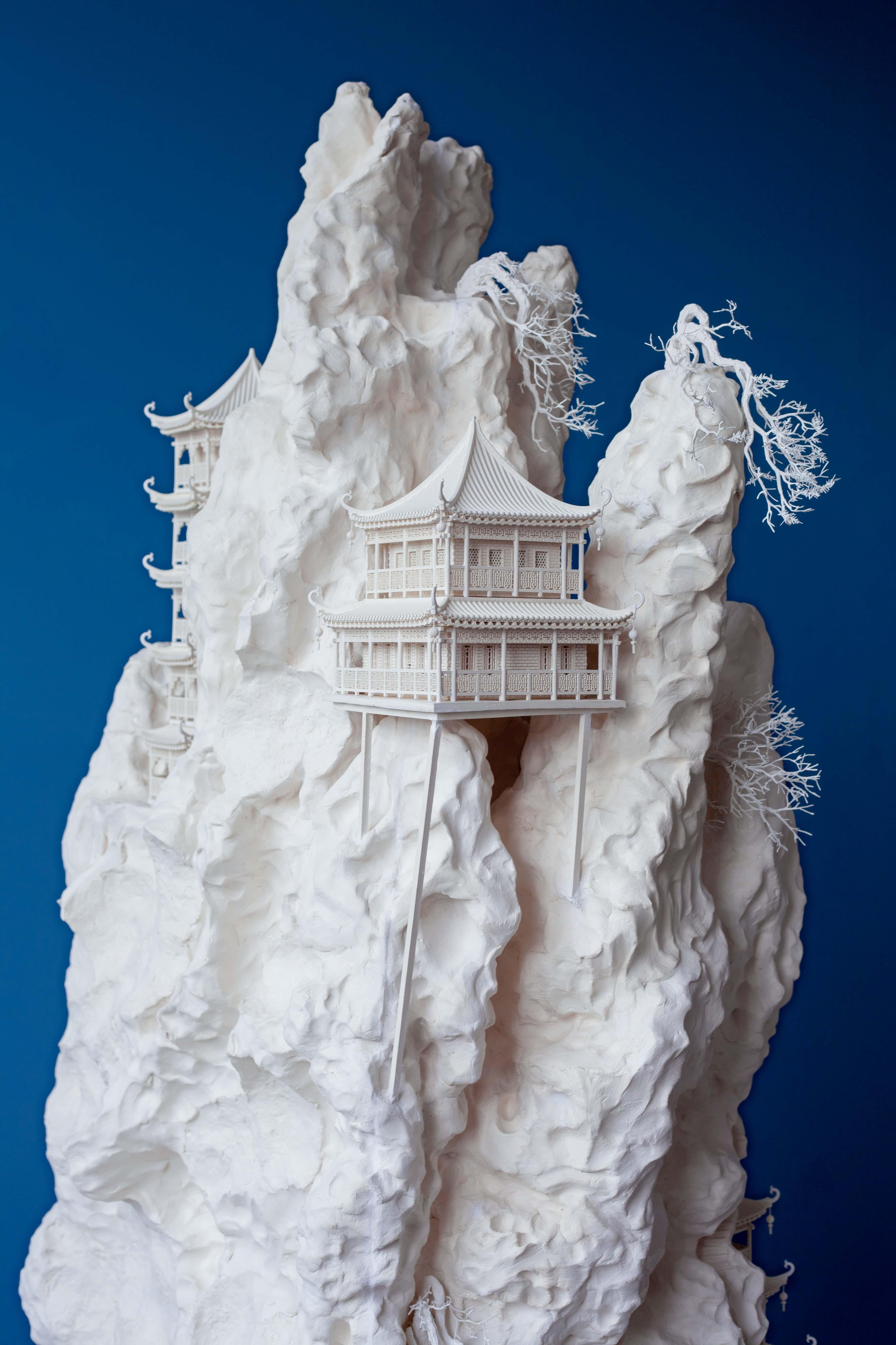 Peinture Grande sculpture en 3D d'une montagne de temple chinoise réalisée en peinture par Secunda (né en 1976) en vente