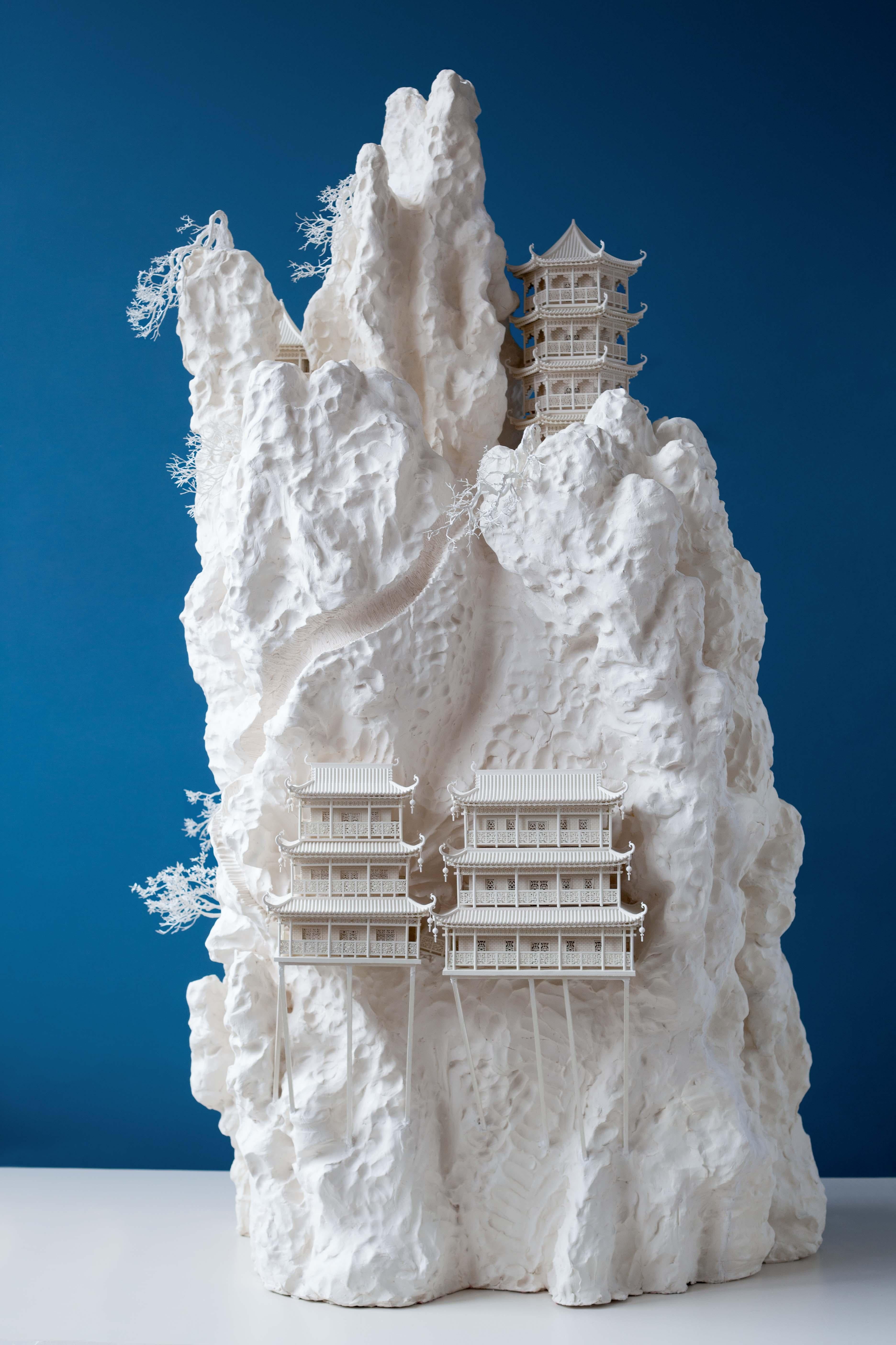 Grande sculpture en 3D d'une montagne de temple chinoise réalisée en peinture par Secunda (né en 1976) en vente 1