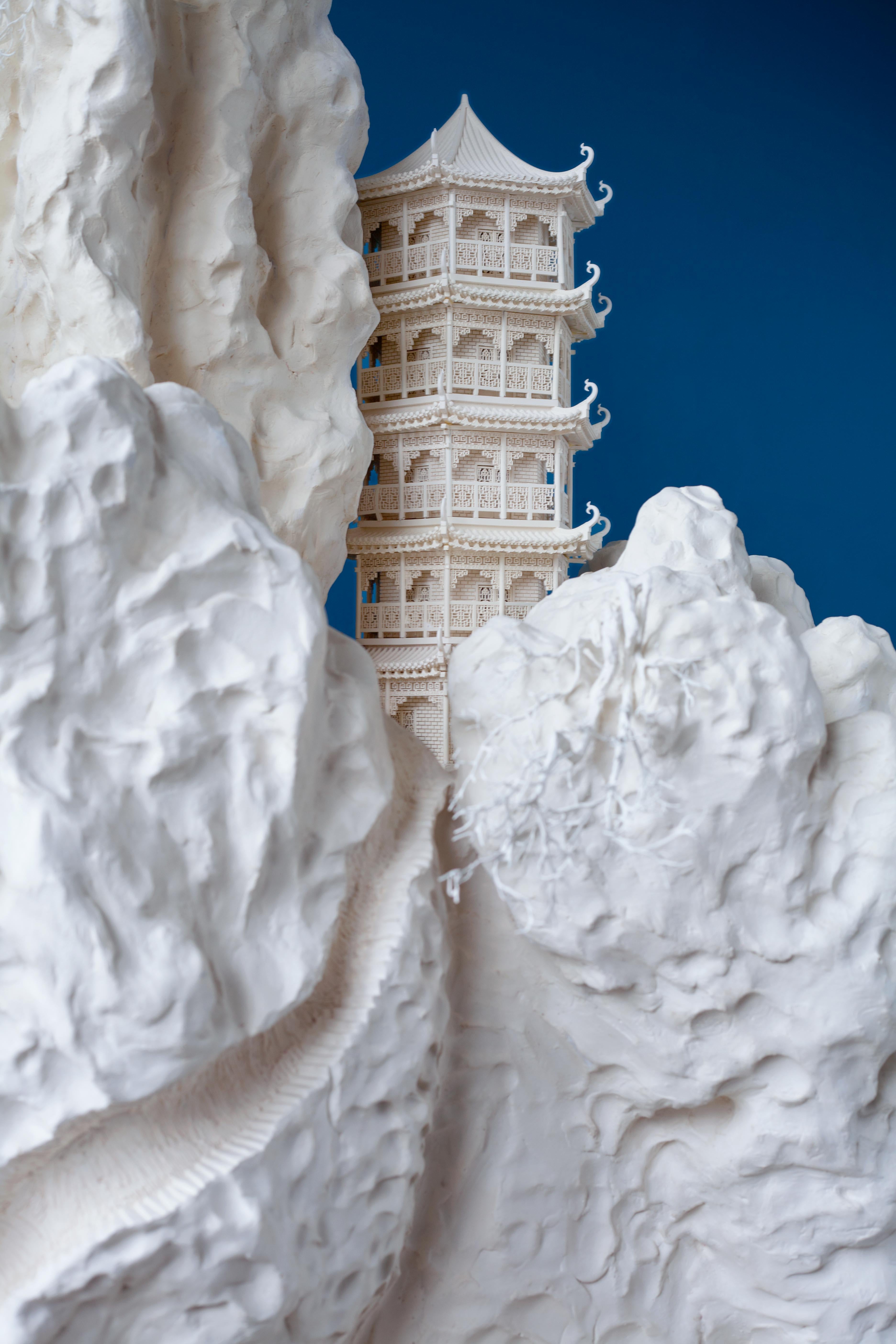 Grande sculpture en 3D d'une montagne de temple chinoise réalisée en peinture par Secunda (né en 1976) en vente 2