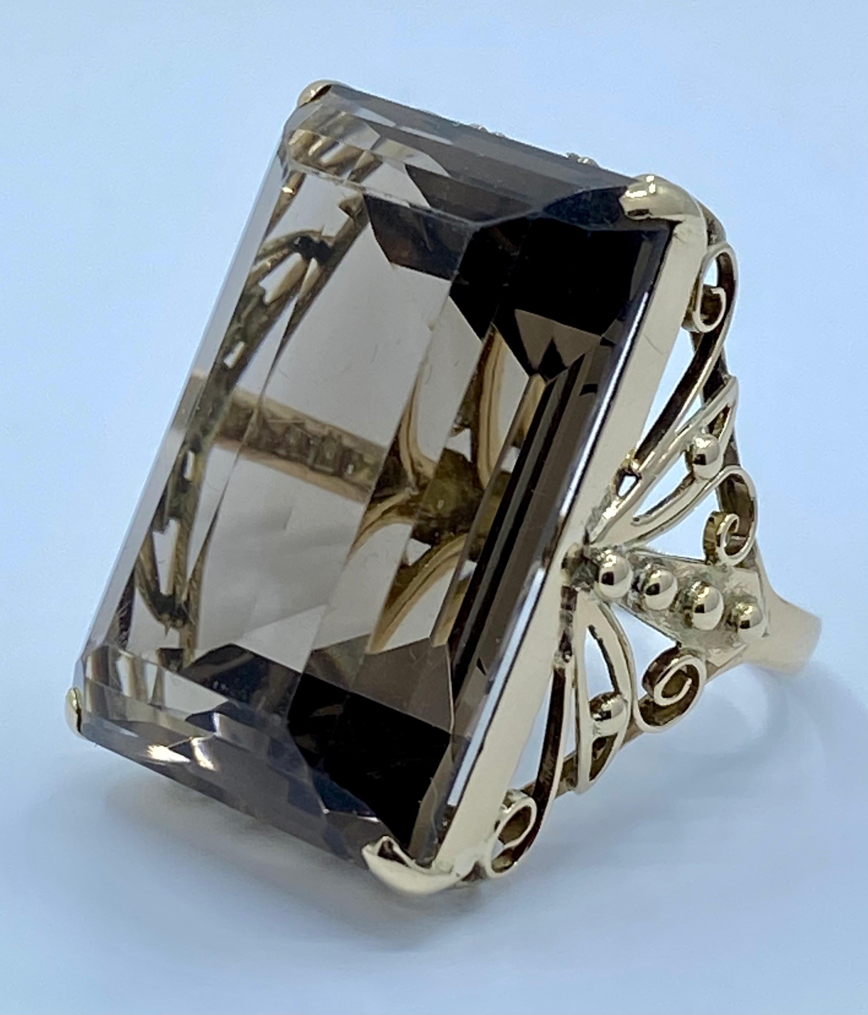 Riesiger 40 Karat Brauner Topas im Smaragdschliff Gelbgold Cocktail-Statement-Ring 2
