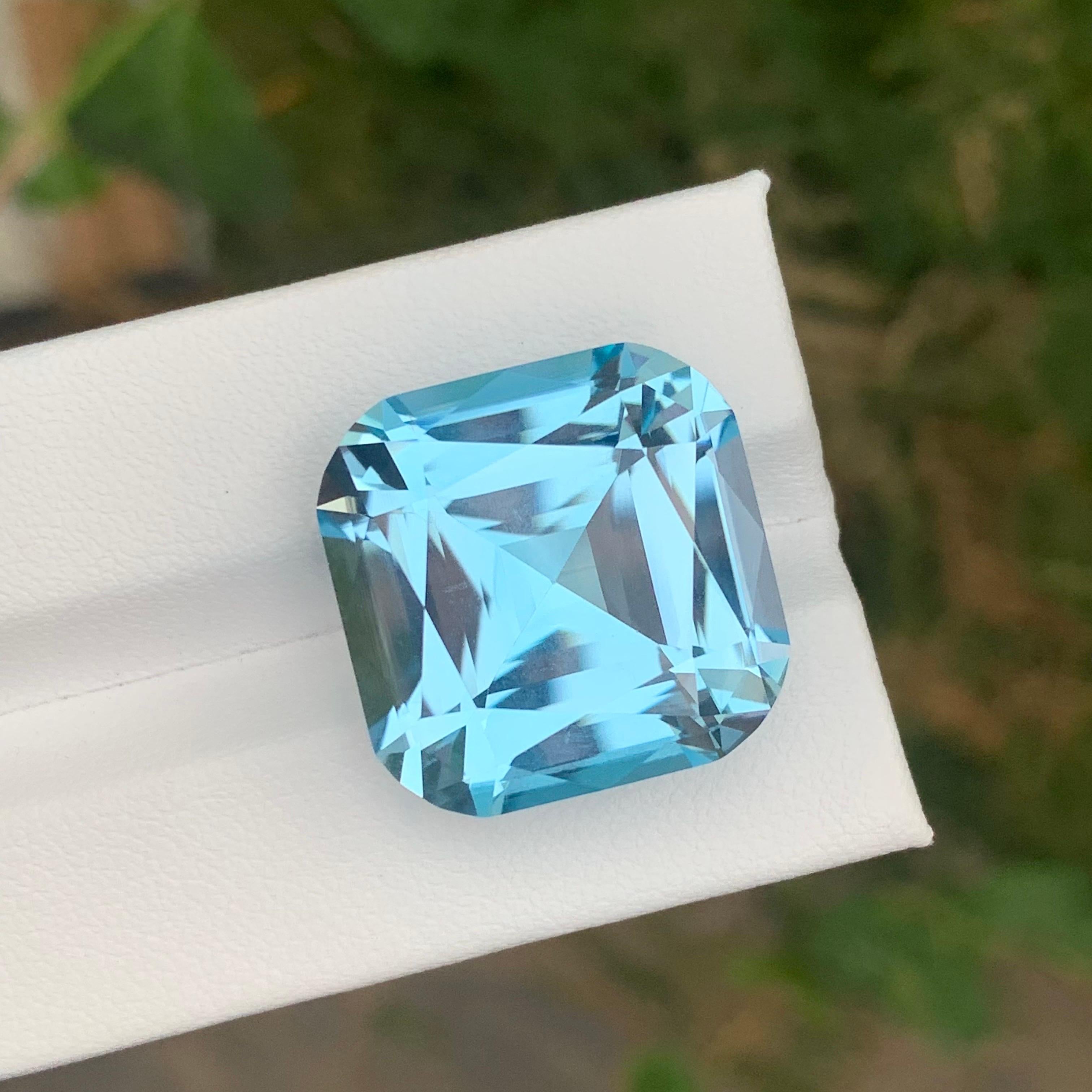 Huge 41.45 Carat Natural Loose Sky Blue Topaz Square Shape Gemstone In New Condition For Sale In Peshawar, PK