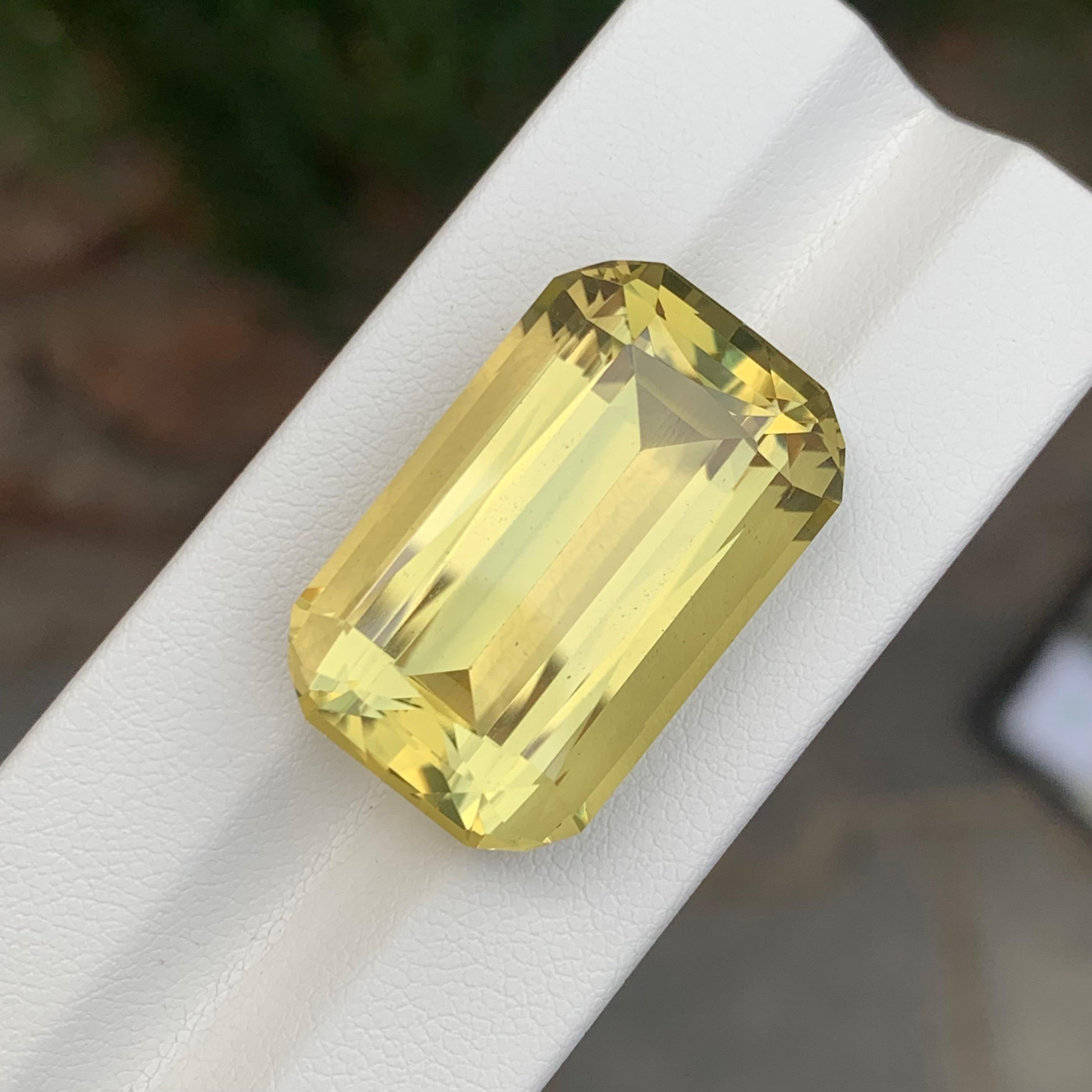 Quarzo limone sfaccettato
Peso: 41,85 carati
Dimensioni: 26x16,8x12,7 Mm
Origine: Brasile
Colore: giallo 
Trattamento: Non
Certificato: Su richiesta del cliente
Ogni Jewell di OHLIGUER è realizzato su misura e richiede dalle tre alle sei settimane