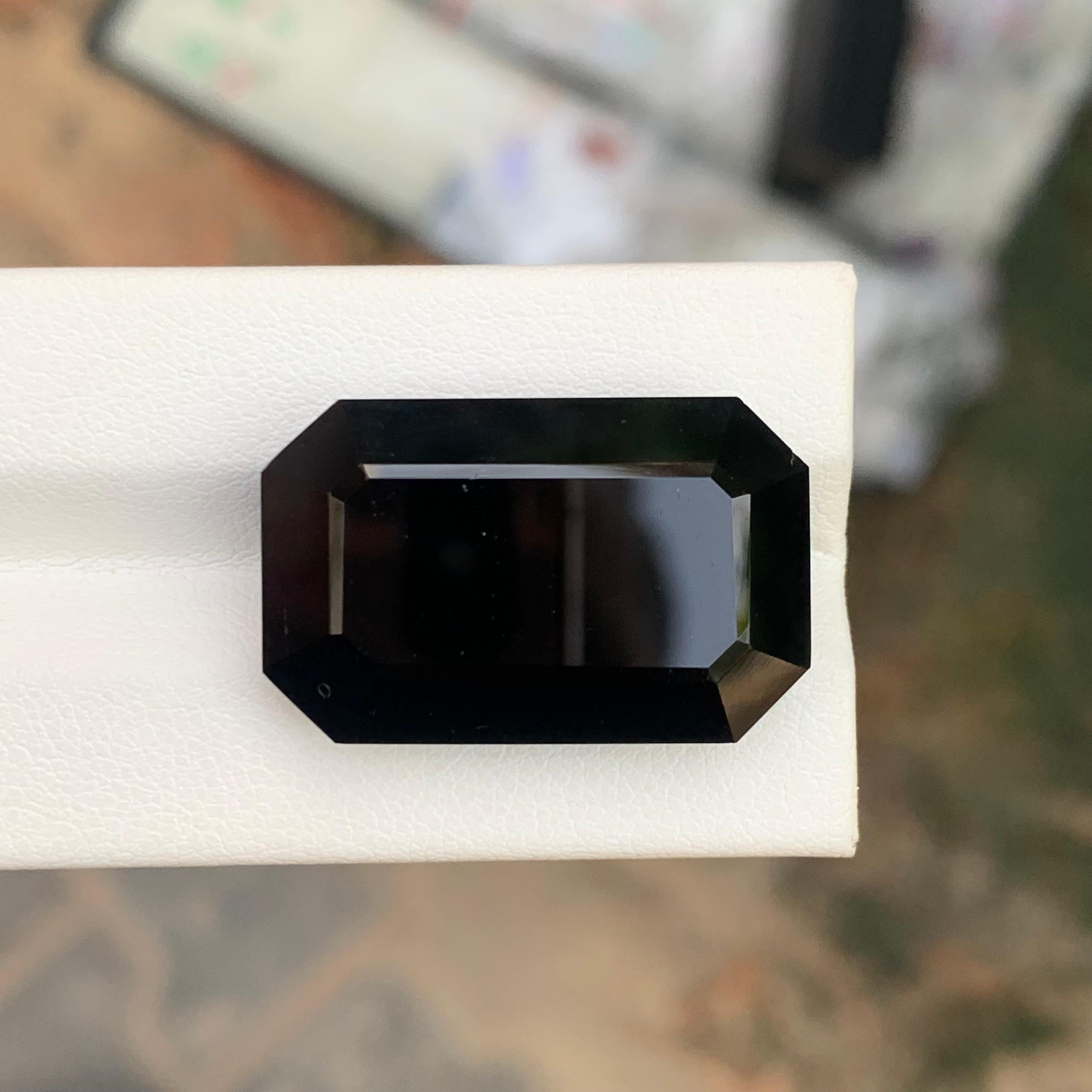 Enorme gemma sfusa di tormalina nera a forma di smeraldo da 43,30 carati in vendita 6