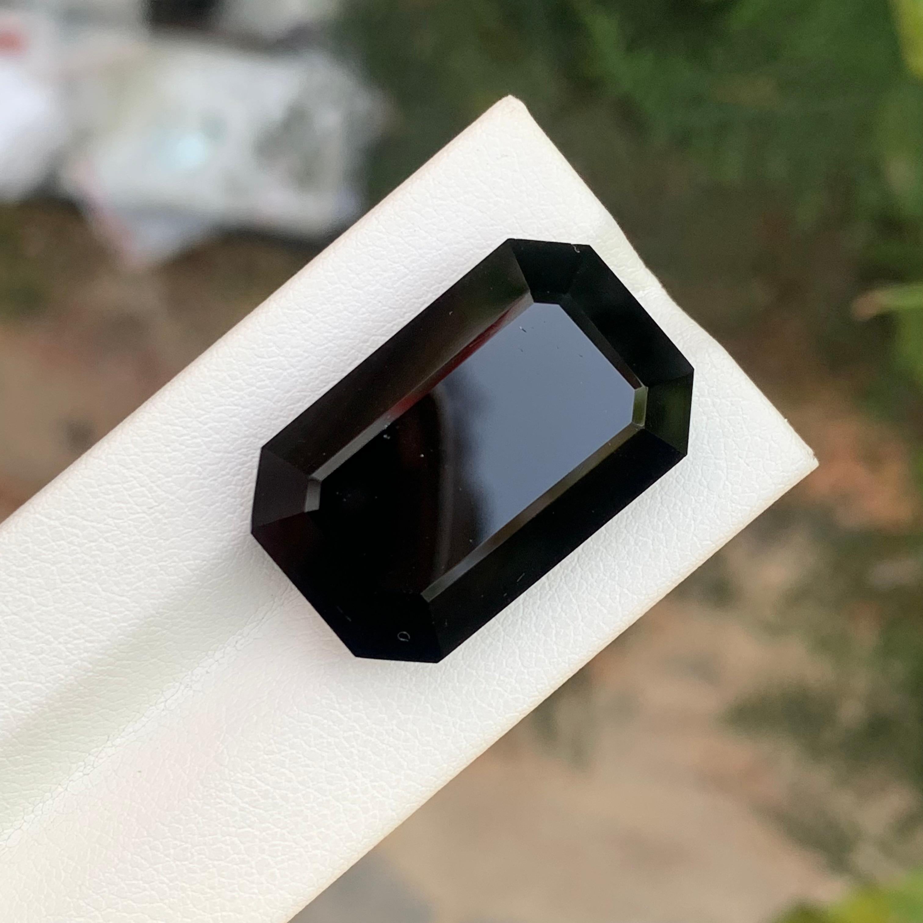 Enorme gemma sfusa di tormalina nera a forma di smeraldo da 43,30 carati in vendita 7
