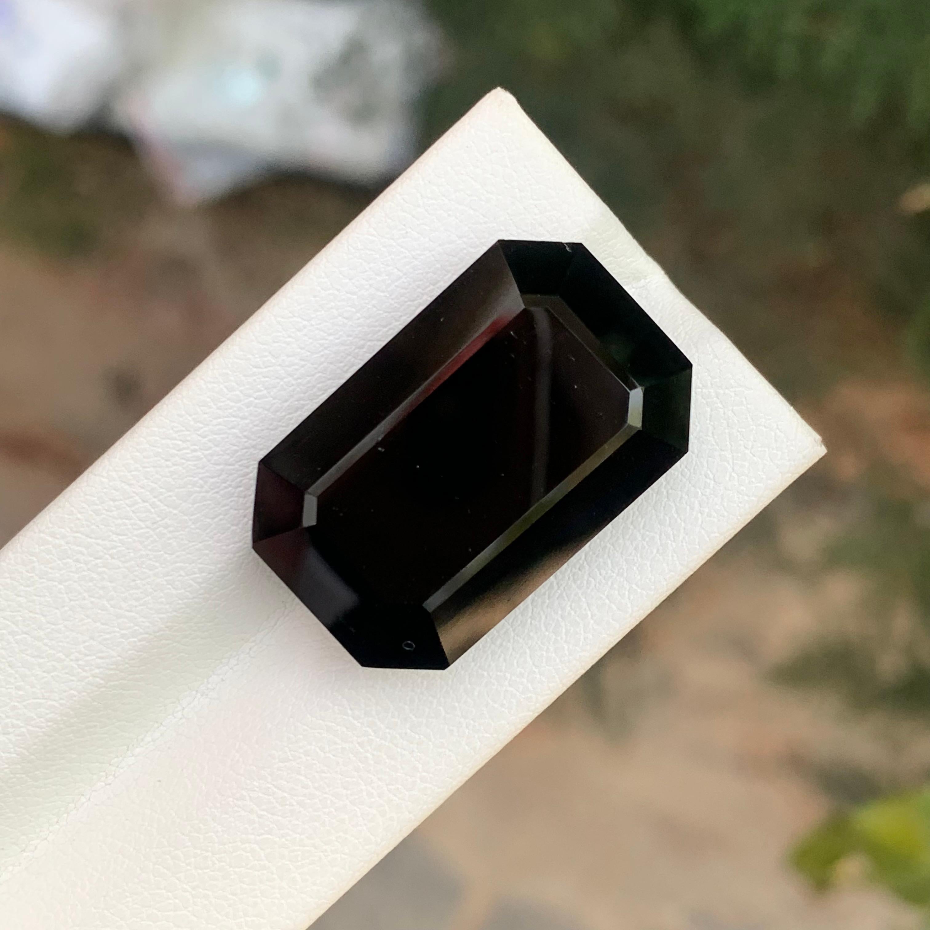 Enorme gemma sfusa di tormalina nera a forma di smeraldo da 43,30 carati in vendita 8